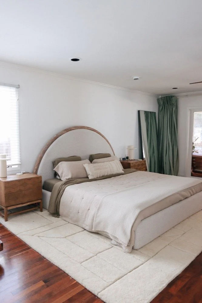 Contemporary and Cozy Bedroom Decor