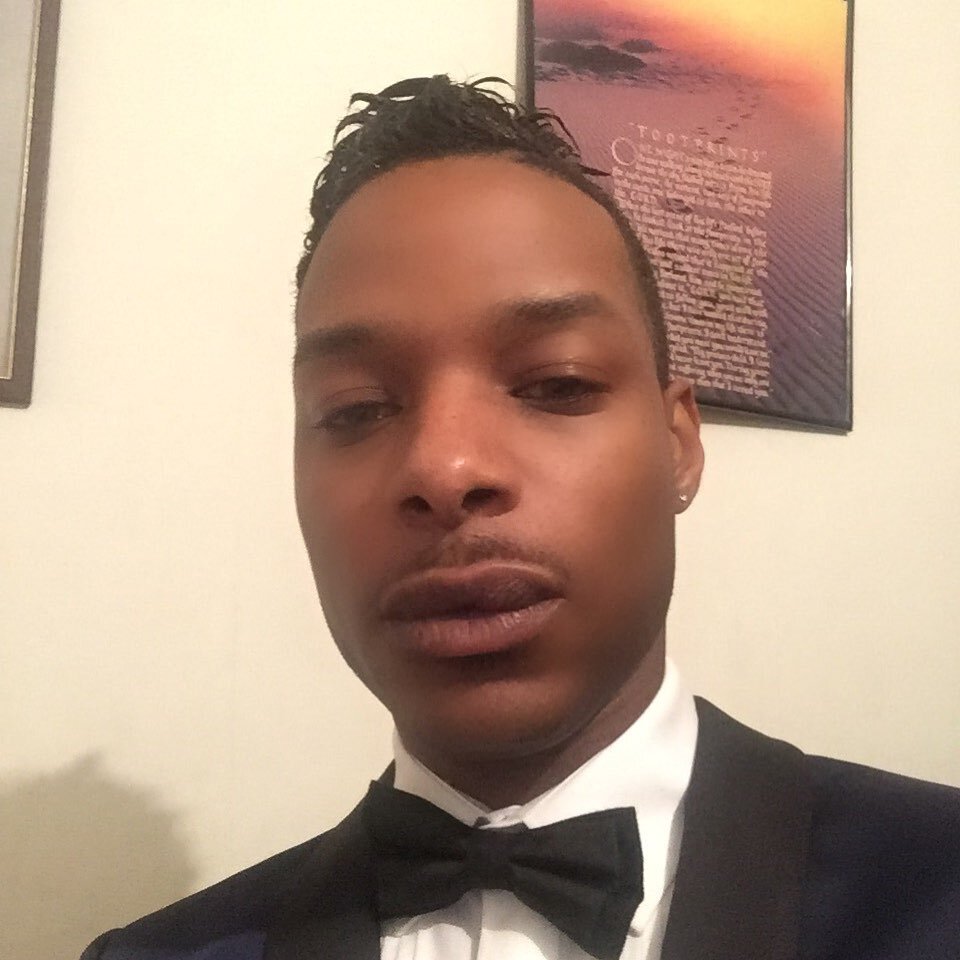 Throwback to an amazing New Years! 2020 will be spent watching the telly 😅😂🥺 #throwback #party #suited #tuxedo #anthonycareymusic