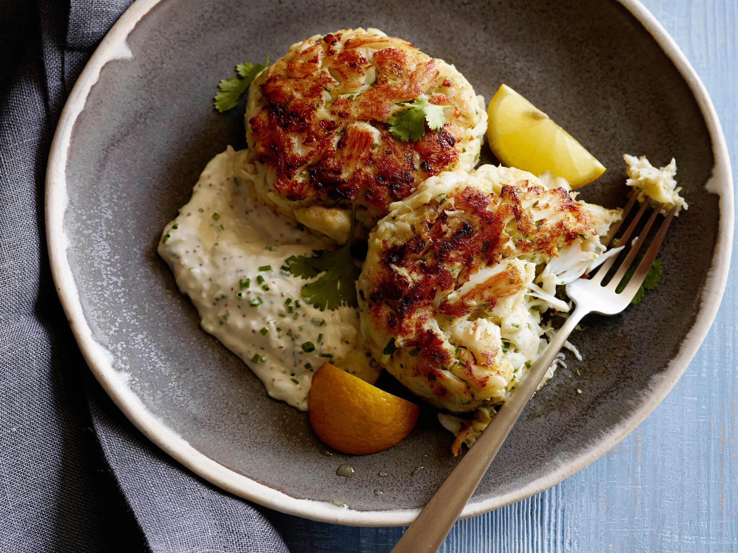 TU0303_Crab_Cake.jpg