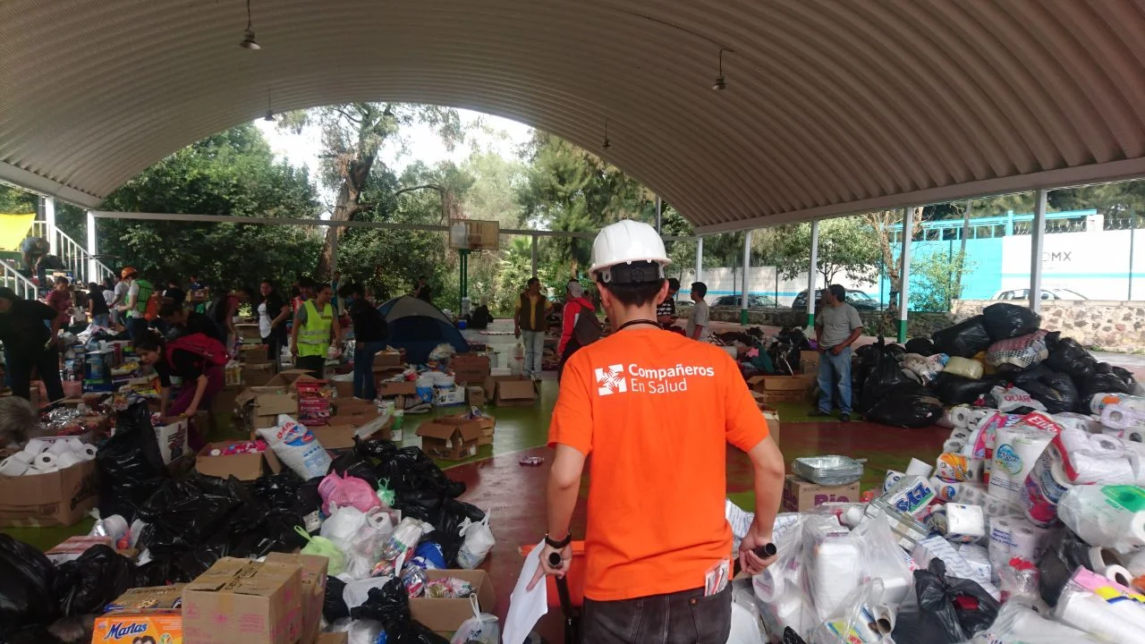 El Dr. Aníbal Gutiérrez Torres, ex-pasante de CES y co-coordinador de una brigada en Xochimilco en el DF después del terremoto más reciente / Foto por Daniela Gutiérrez Torres