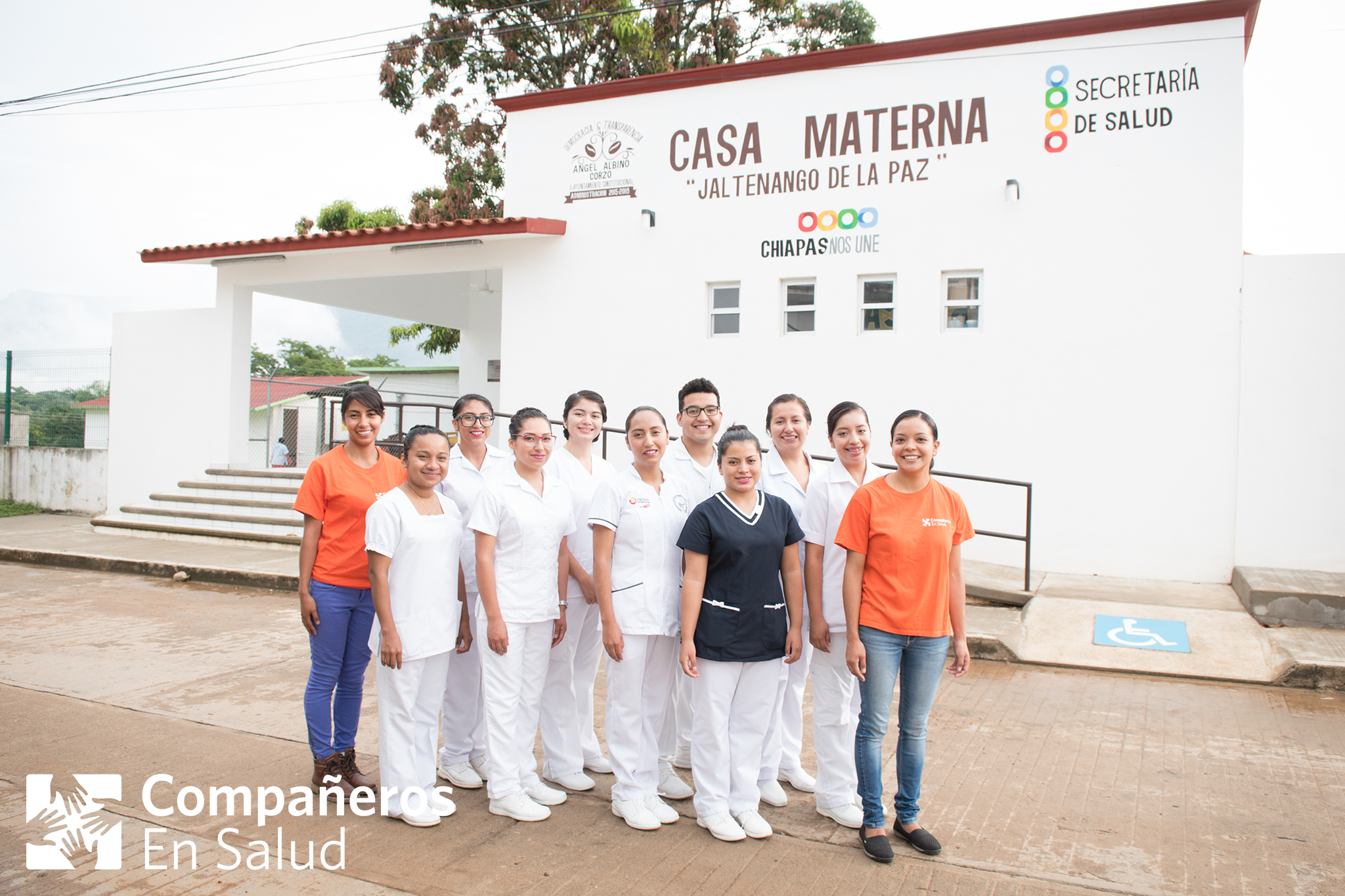 En agosto, recibimos a nuestra segunda generación de pasantes de enfermería y obstetricia en nuestro equipo de salud materna. De izquierda:&nbsp;Hellen Mata González (médica pasante), Fabiola Ortiz (supervisora),&nbsp;Miriam Sarahi Torres Jalmes, Am