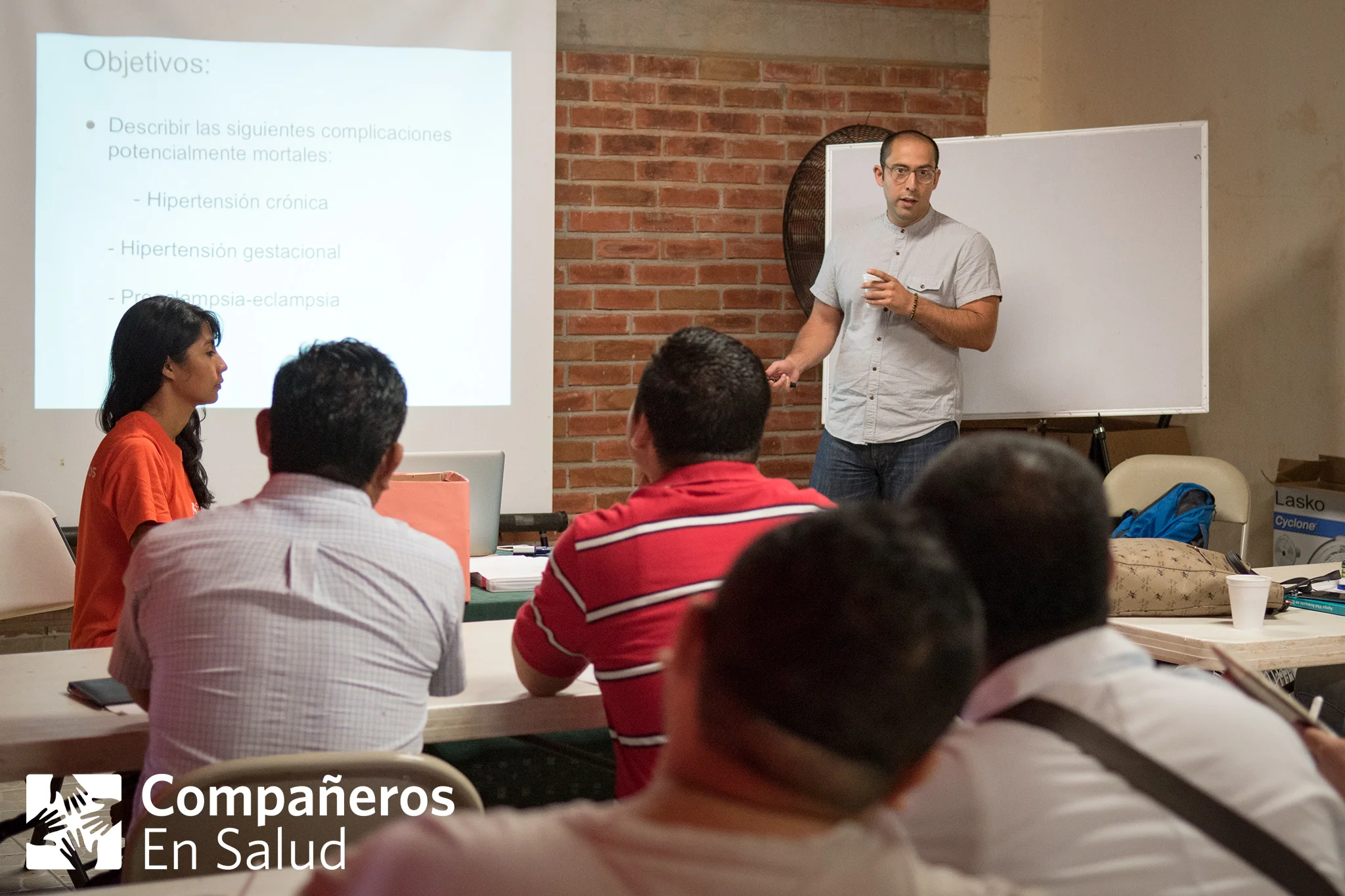 El Dr. Miguel Gómez, junto con otros médicos de la iniciativa HEAL y nuestro equipo de salud materna, ofrecieron una capacitación en emergencias obstétricas a la que asistieron médicos del hospital comunitario de Jaltenango de la Paz, con quienes trabajamos de manera cercana para asegurar una alta calidad de atención para las mujeres de nuestra región.