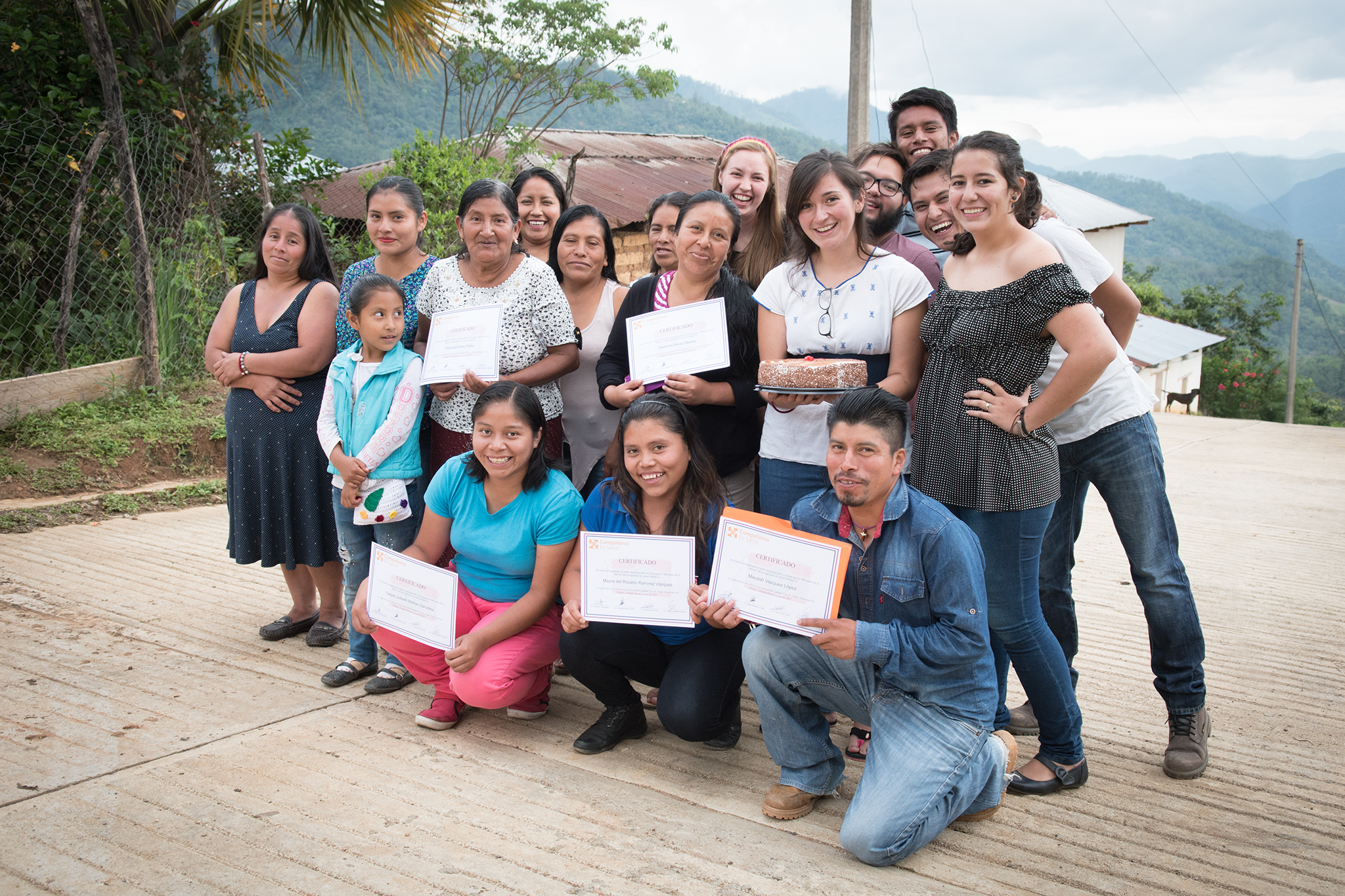  Celebración del éxito de Miradas de la Sierra, un proyecto de FotoVoz para reducir el estigma, a través de fomentar la expresión y el intercambio de experiencias entre personas que viven con padecimientos de salud mental en las comunidades rurales d