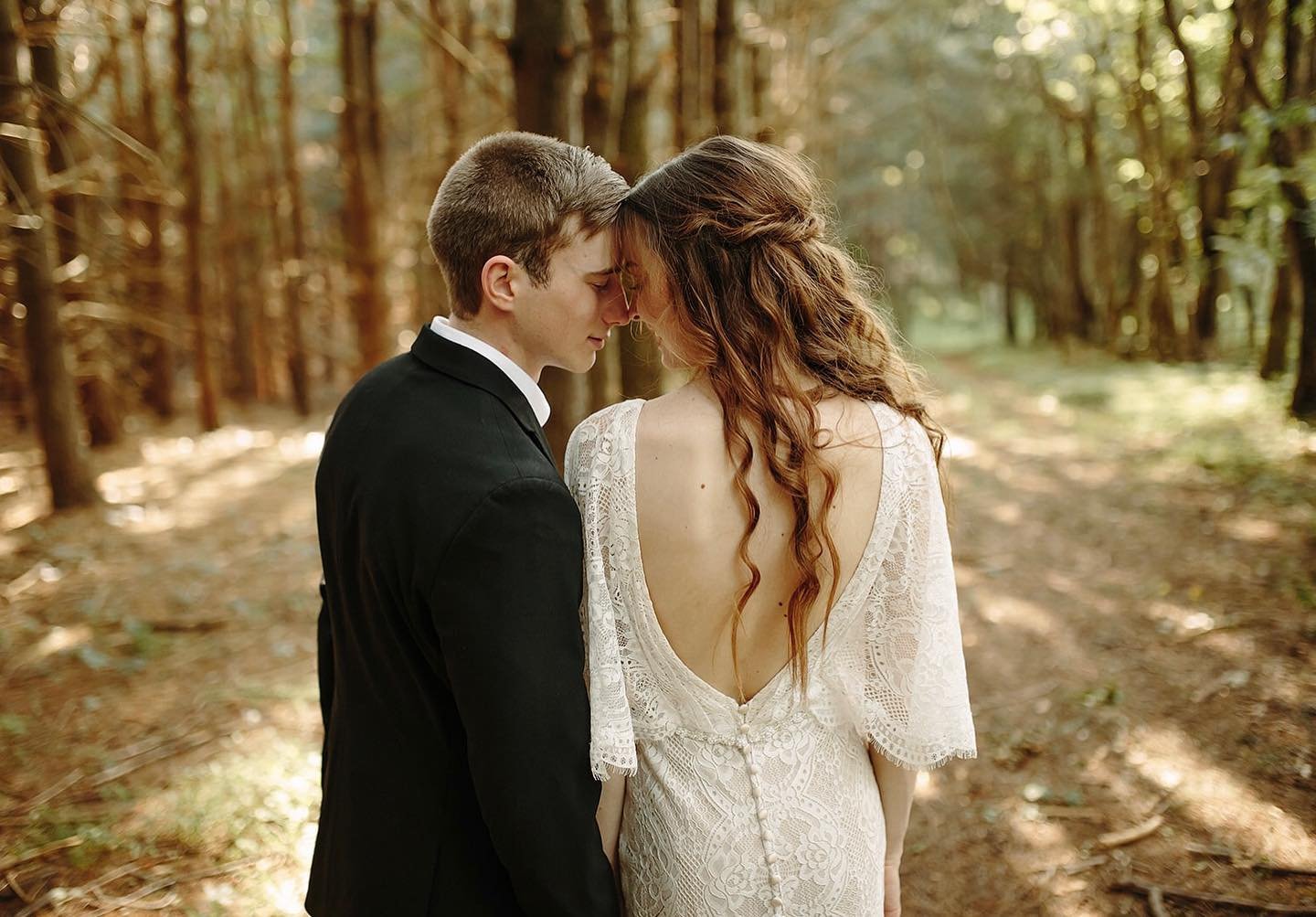 Happiest Anniversary to Emma &amp; Garrett🥲 Love you and your little fam so much.