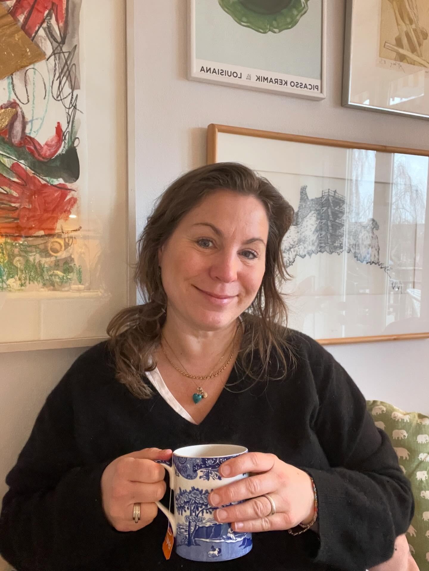 Hej v&auml;nner ✨

Snart &auml;r januari slut, och f&ouml;r mig har m&aring;naden g&aring;tt snabbt &ndash; men &auml;nd&aring; i ett lugnt och sk&ouml;nt tempo. Det l&aring;ter kanske mots&auml;gelsefullt, men s&aring; har det verkligen k&auml;nts i