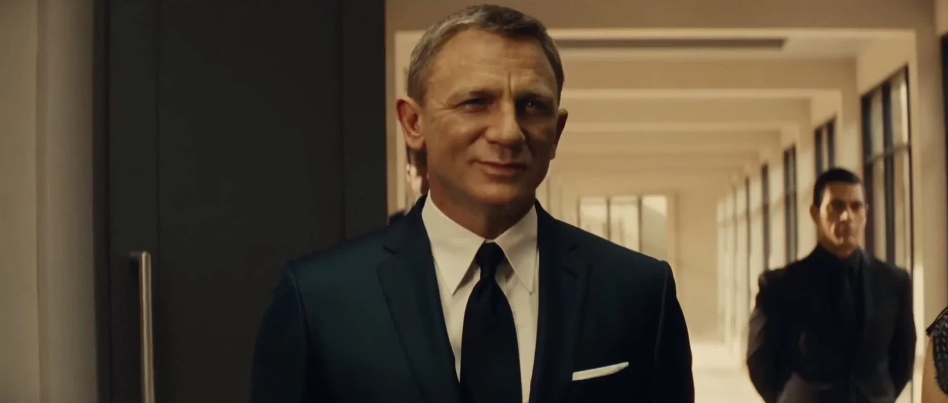 Daniel Craig Being Offered All Of Her Majesty's Money To Return As James Bond