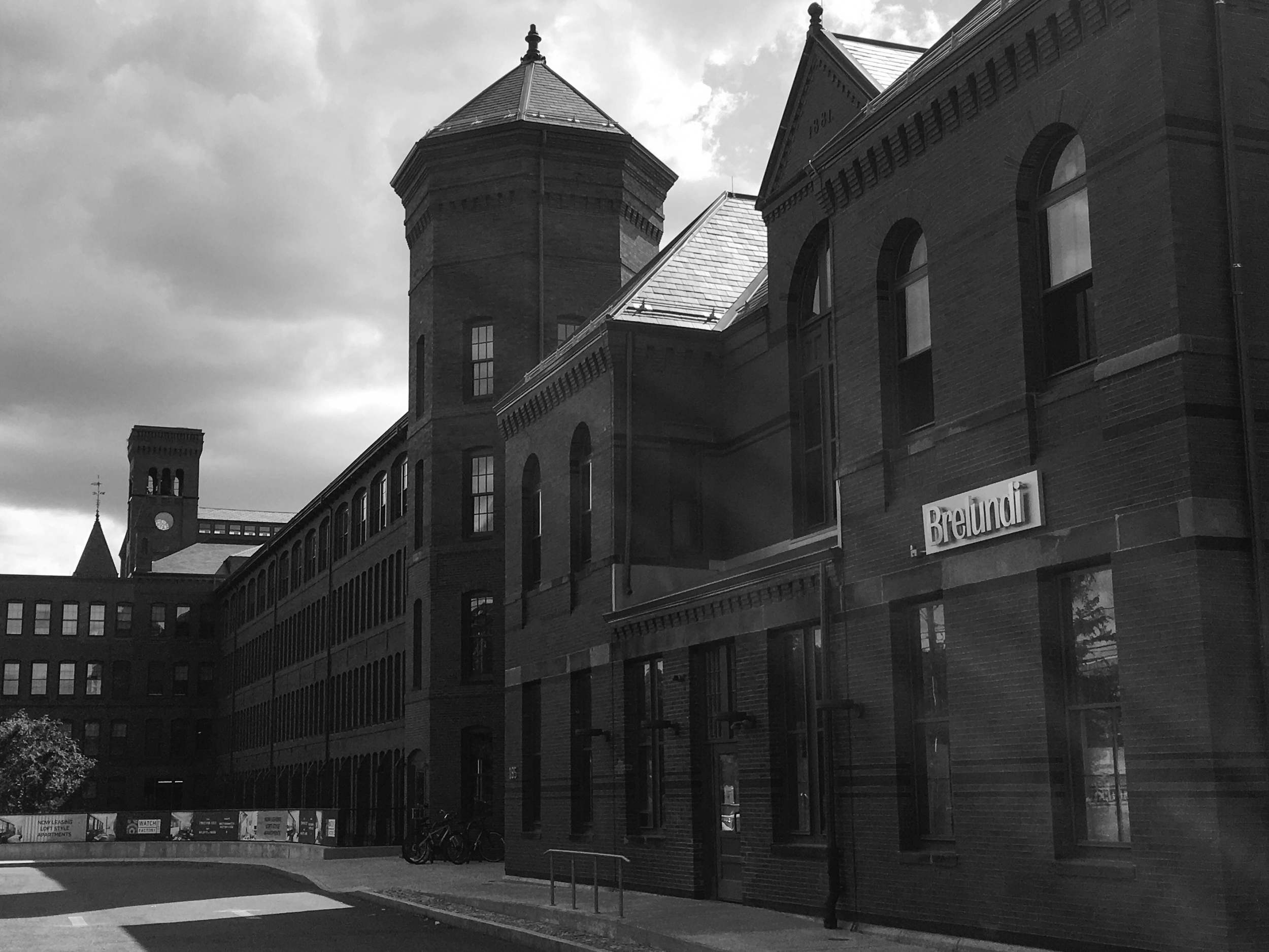 THE NEW BRELUNDI RESTAURANT at the WALTHAM WATCH FACTORY (PHOTO COURTESY GARY MORRISON, CHARLES RIVER PHOTOGRAPHY)