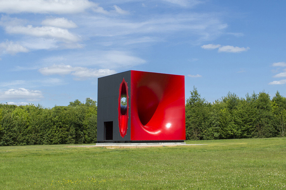   Versailles    This sculpture, entitled ‘Sectional Body Preparing for Monadic Singularity’ was part of a series of installations by artist Anish Kapoor displayed in the gardens of the Palace of Versailles during the summary of 2015.   Tensys helped 