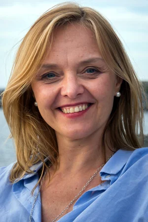 300x450Kristin.jpg