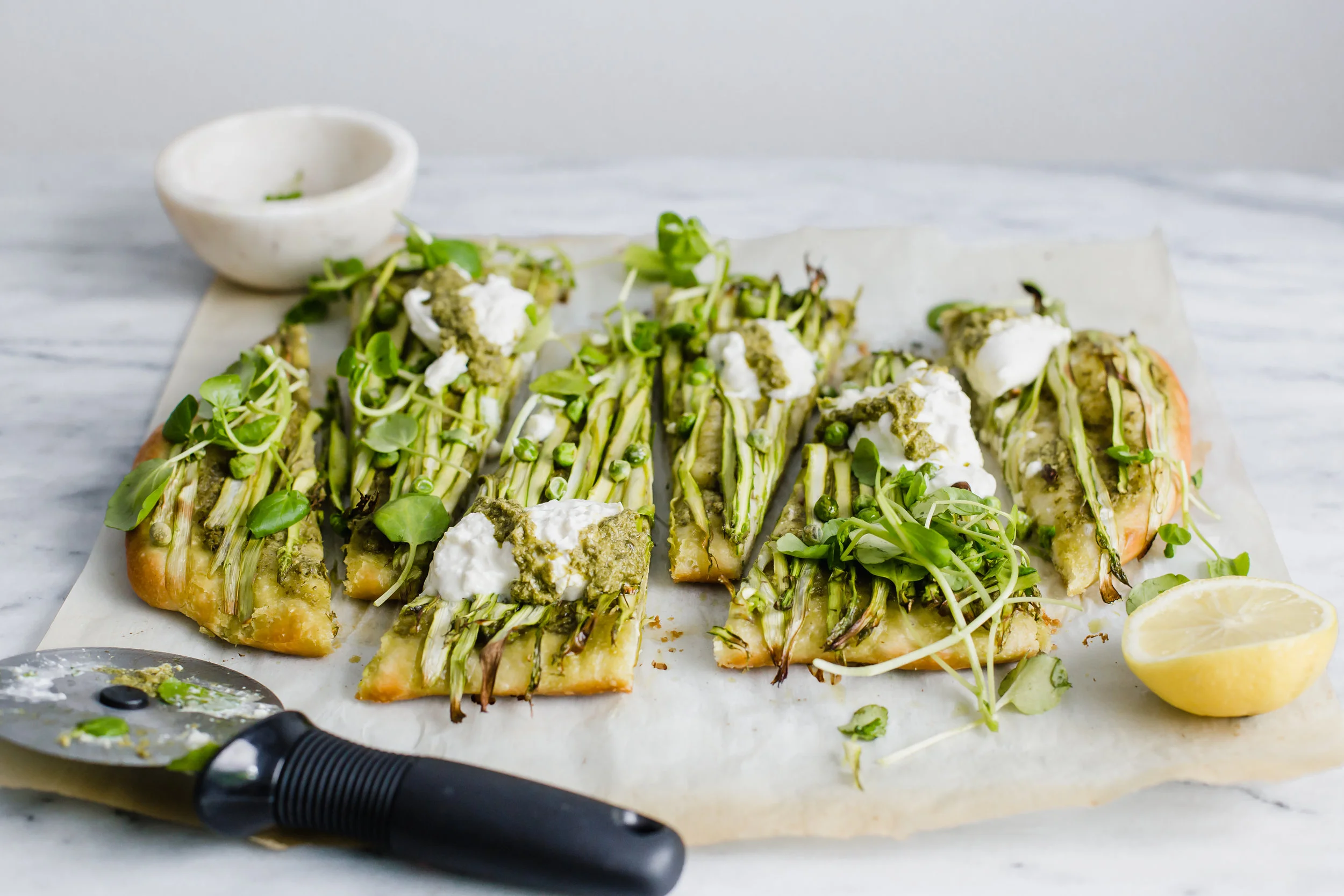 asparagus_pea_pesto_pizza-70.jpg