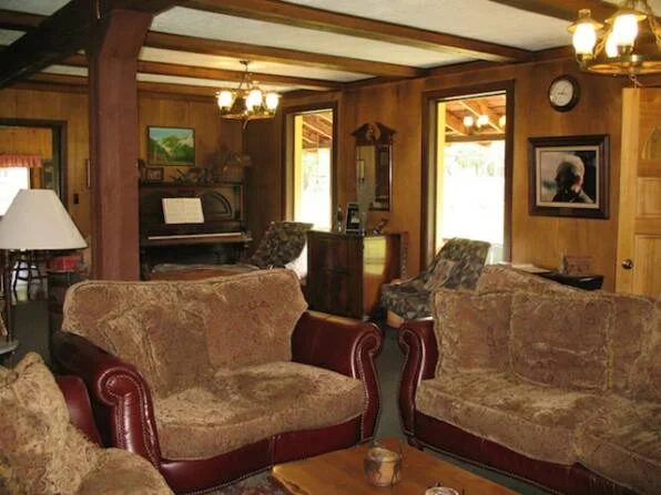livingroom-chairs.jpg