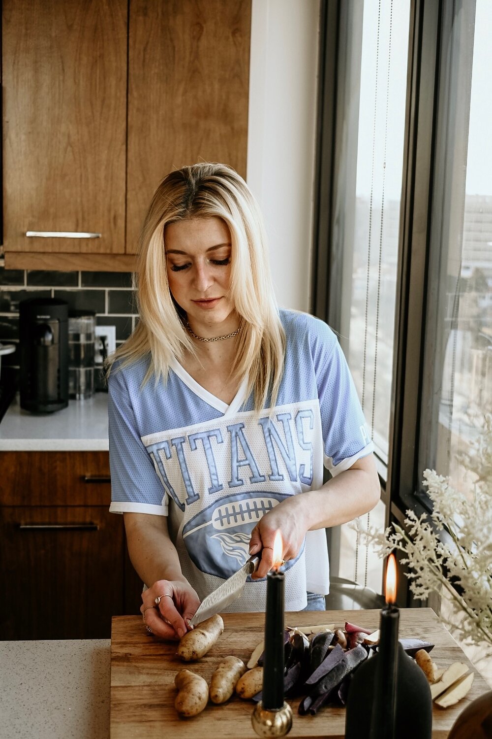 Amber Strohauer slicing bbq fingerling fries_Strohauer Farms_Super Bowl Guide.JPG