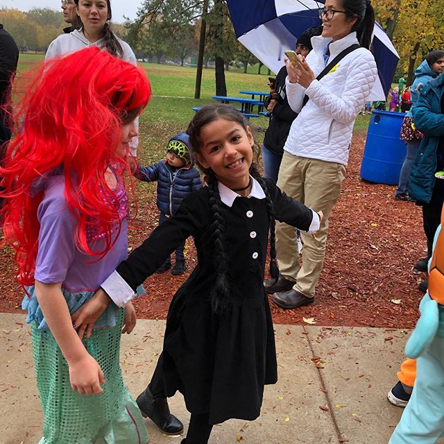 maya&rsquo;s #loveauntmaggie halloween costumes over the years reflect all of my favorite fabric stores and patterns! #ittakesavillage #handmadehalloween #kidssewing ⁣
2019: wednesday addams |  oliver + s #jumpropedress with #librarydress sleeves in 