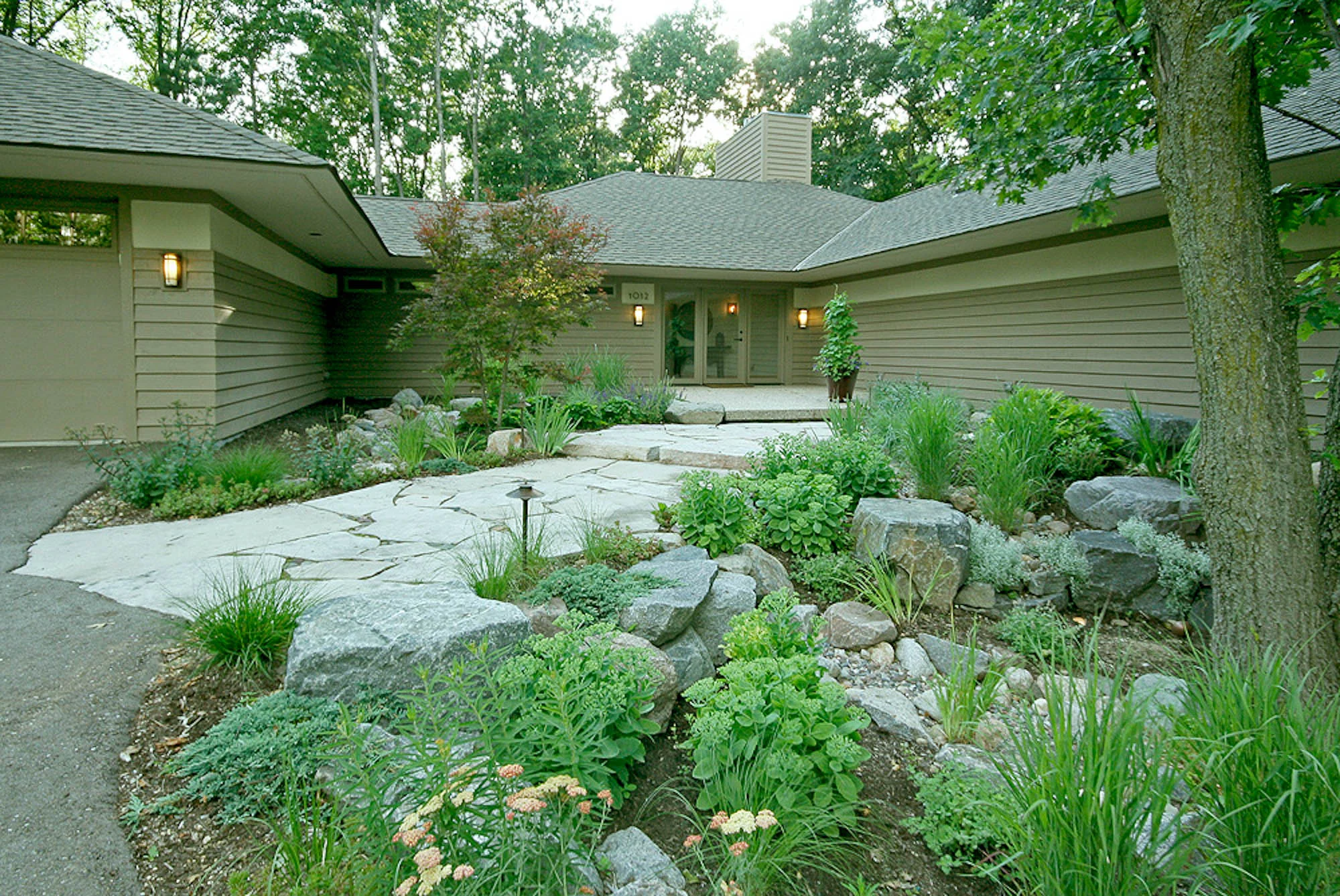 01-LBS-Exterior-entry.jpg