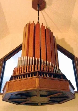 The M. P. Möller Organ Company Chandelier Pipe Organ