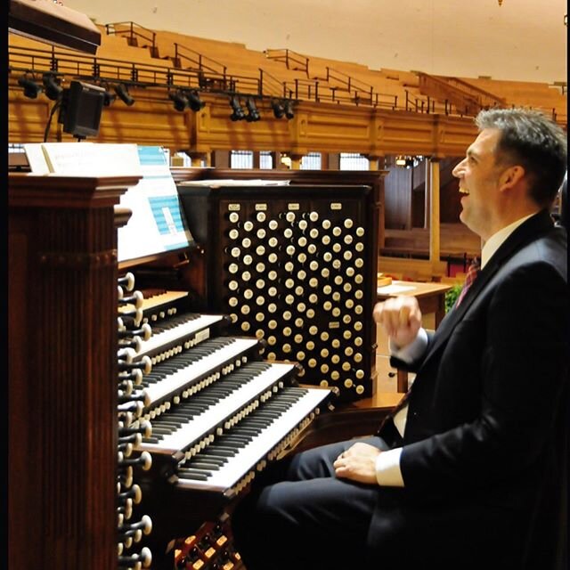 For #NationalOrganDay I thought I&rsquo;d post a tbt playing the greatest #pipeorgan I&rsquo;ve ever played. Tre mighty Aeolian-Skinner in the Salt Lake Tabernacle. Looking forward to the next time I play there. #organman #mormontabernacleorgan #lds 