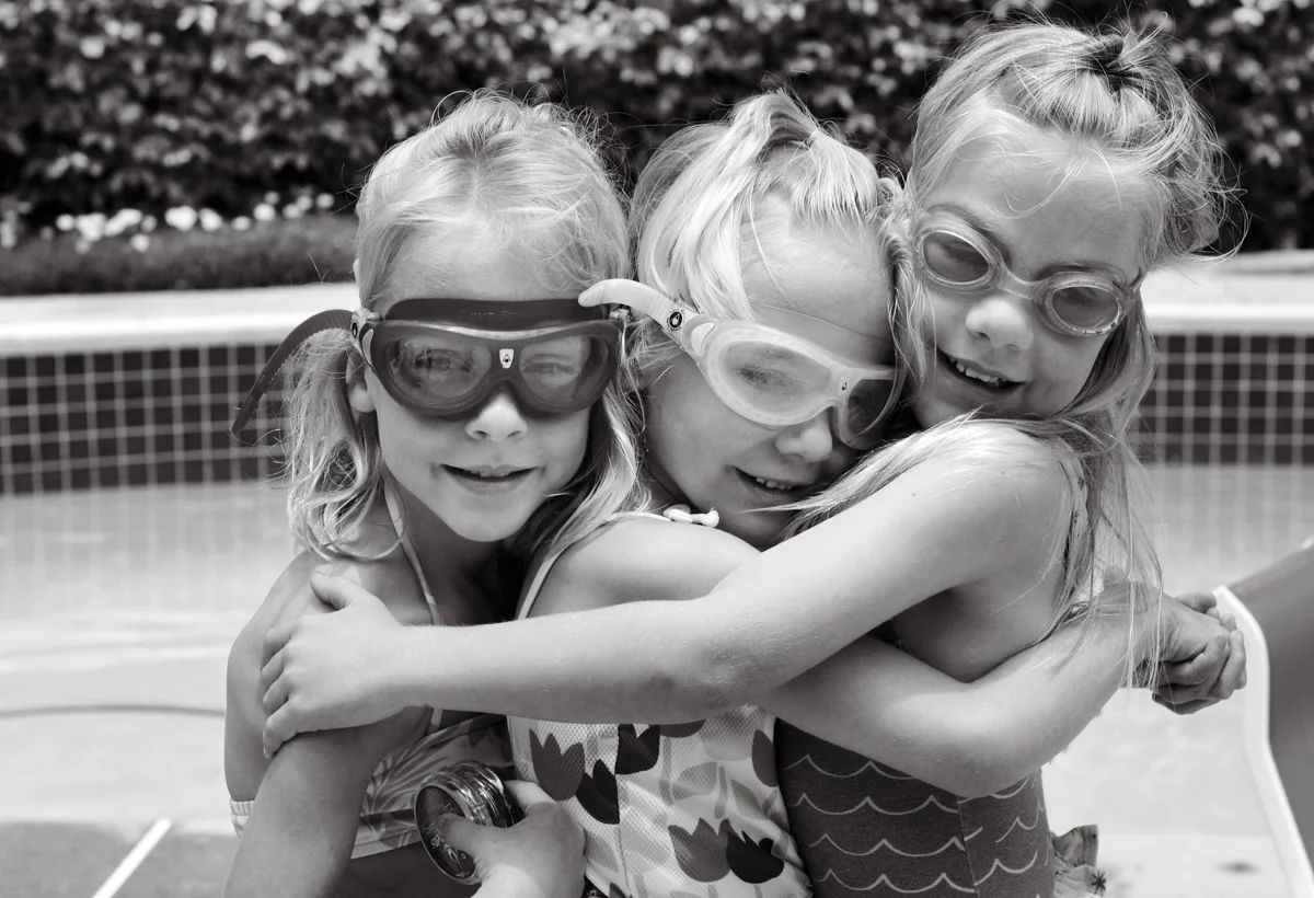 Olivia and Sisters 3104.jpg
