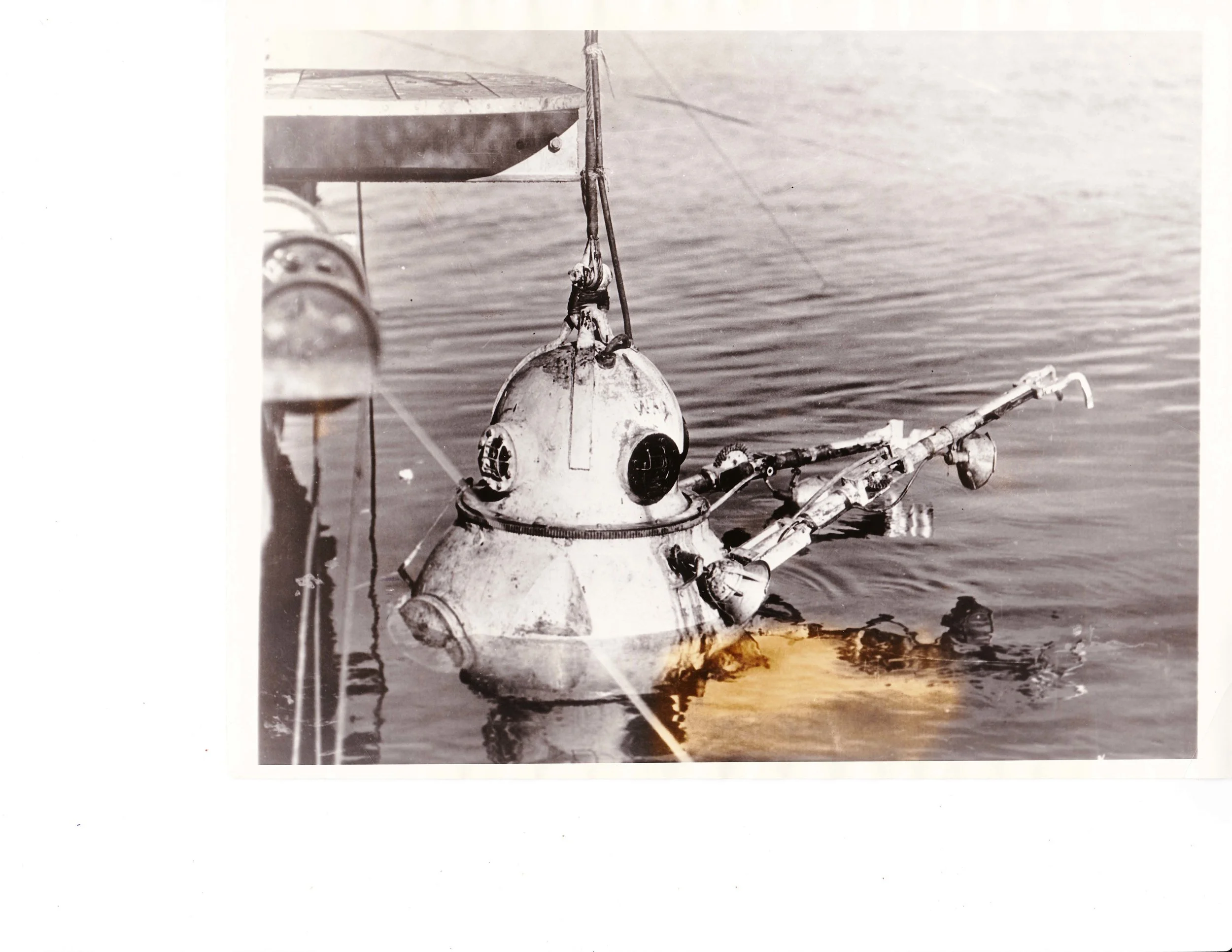 1933-11-08, AP Photo, Romano Diving Bell at tug Bahada_Page_2.jpg