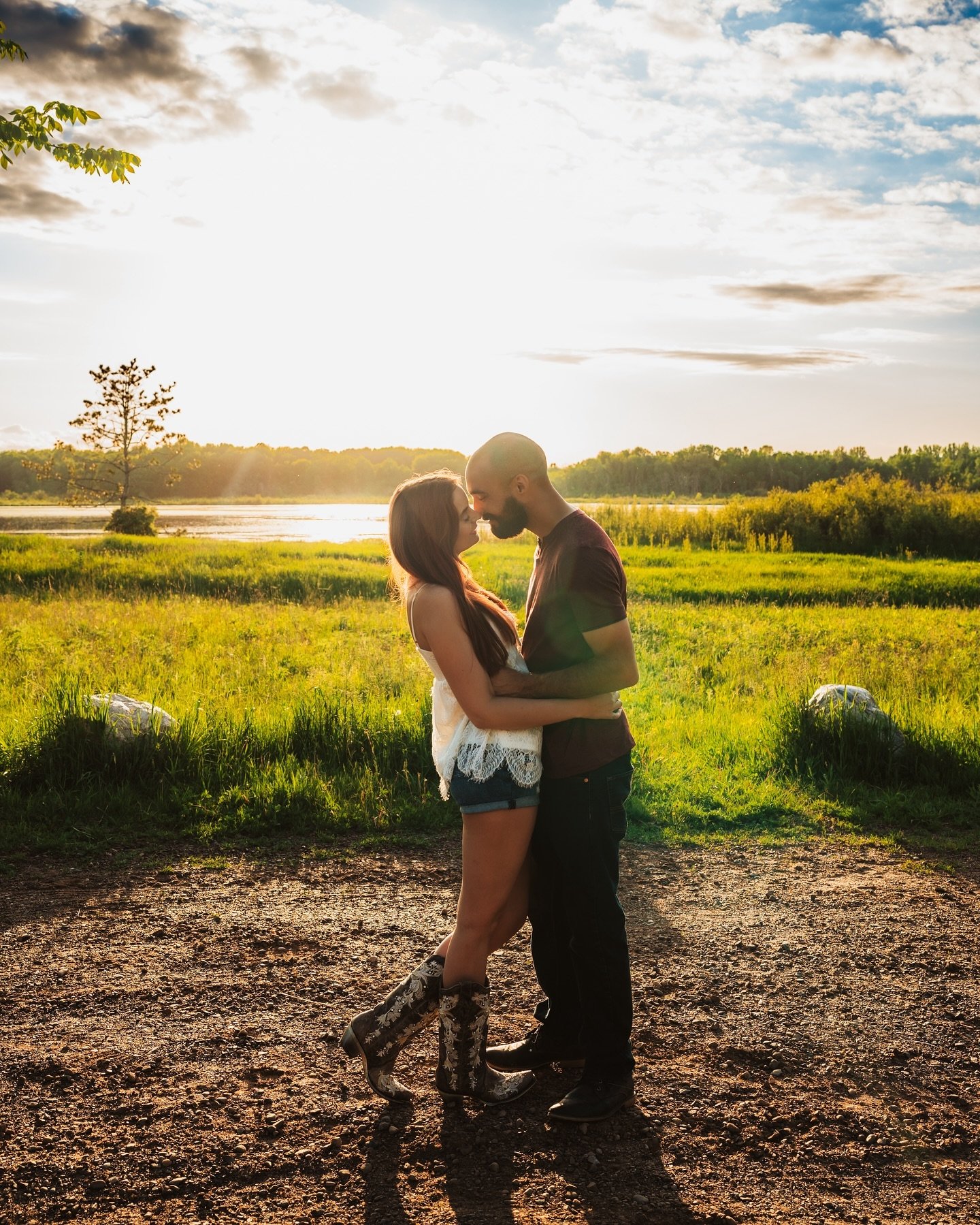 How insanely lucky I feel to be one of millions of photographers on this floating rock to have opportunities to capture amazing engagement sessions for amazing couples like Marissa and Jake. What an incredible start to the season, and I&rsquo;m excit