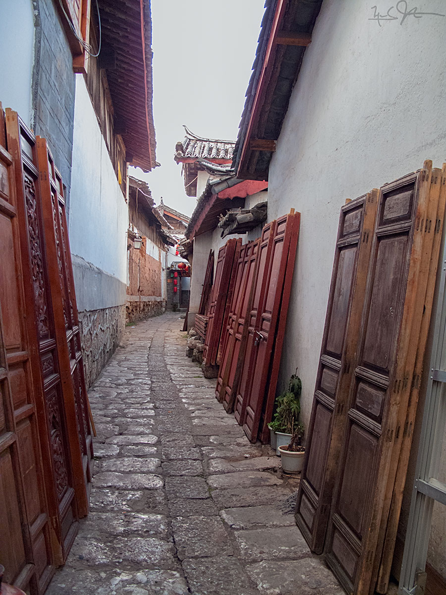 Doors in Lijiang, China