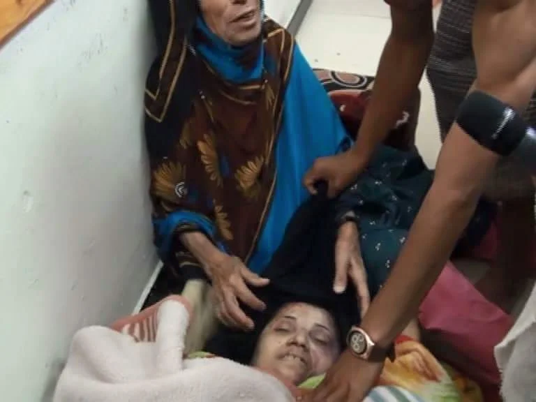 Lady - Taiz, Yemen - 26 May 2015.jpg