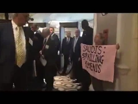 CodePink Crashes Saudi Business Council on 4 Sep 2015 - ناشطة أمريكية اقتحمت مقر إقامة الملك السعودي في واشنطن وهتفت ضد "قاتل أطفال اليمن