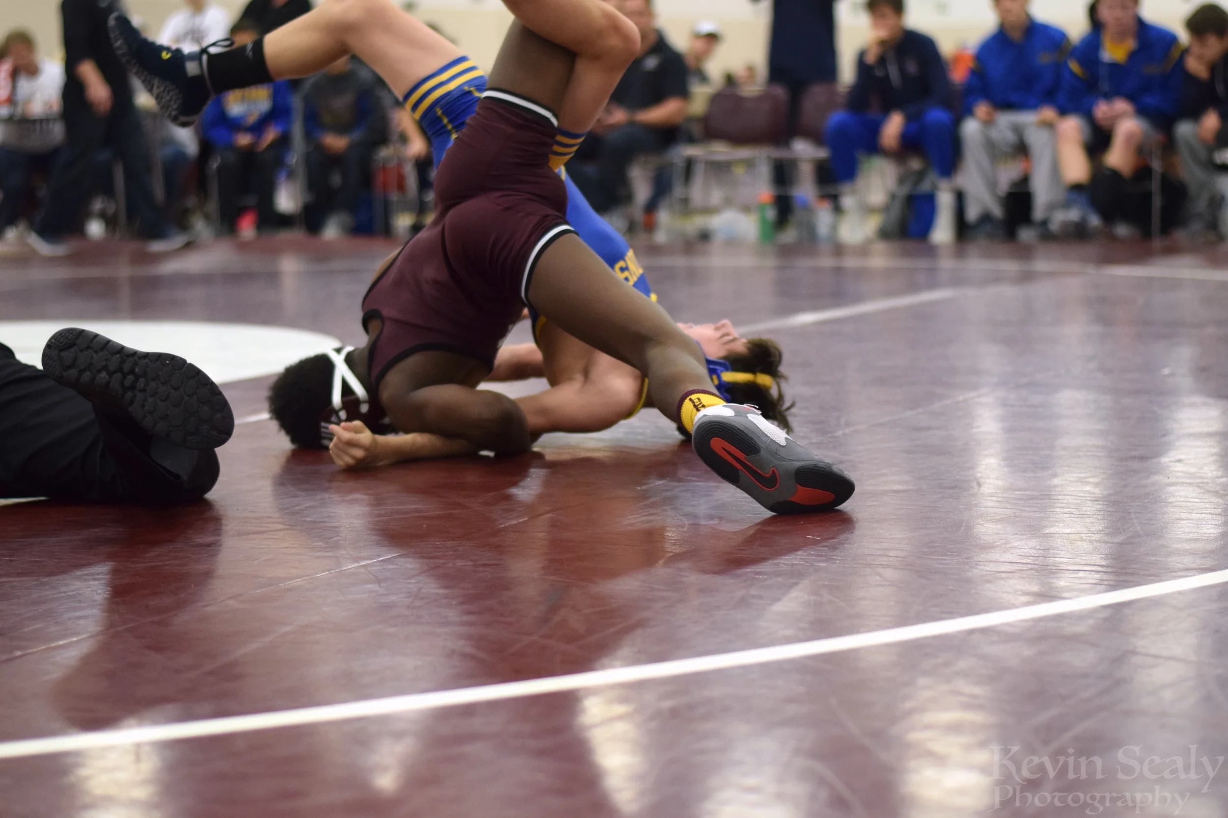 Lockport Posts a 2-1 Record at Lockport Invitational Mega-Quad