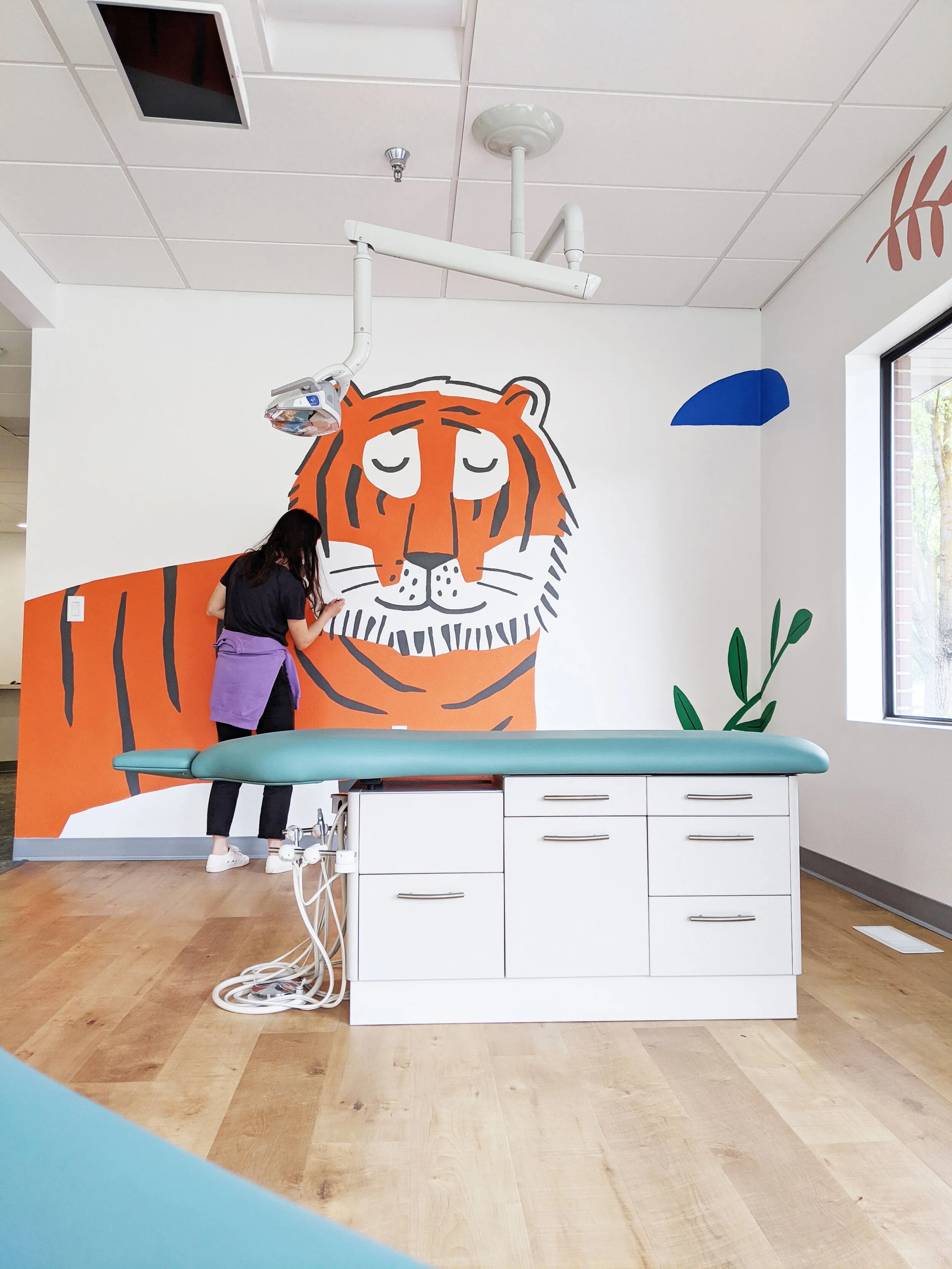 betsy petersen tiger mural.jpg