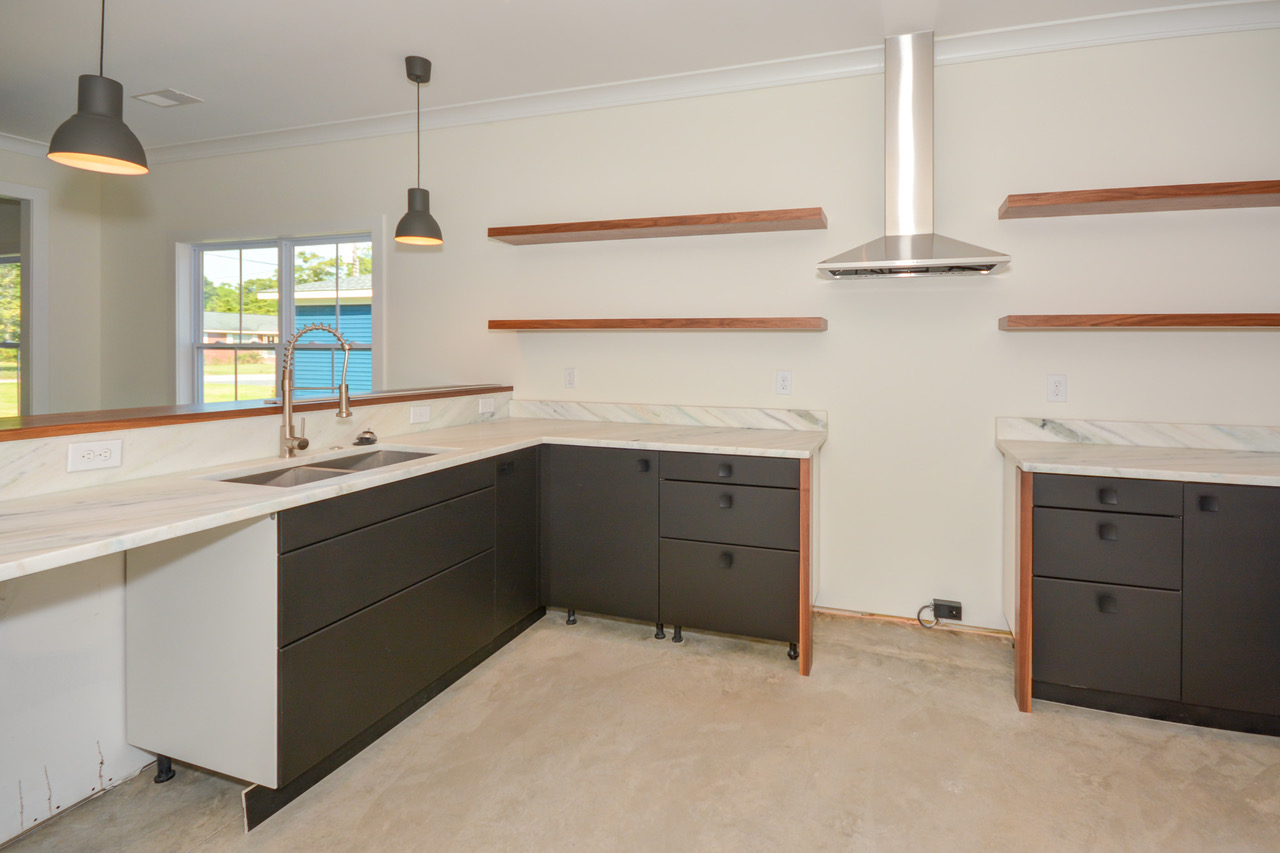 12 Kitchen.jpeg