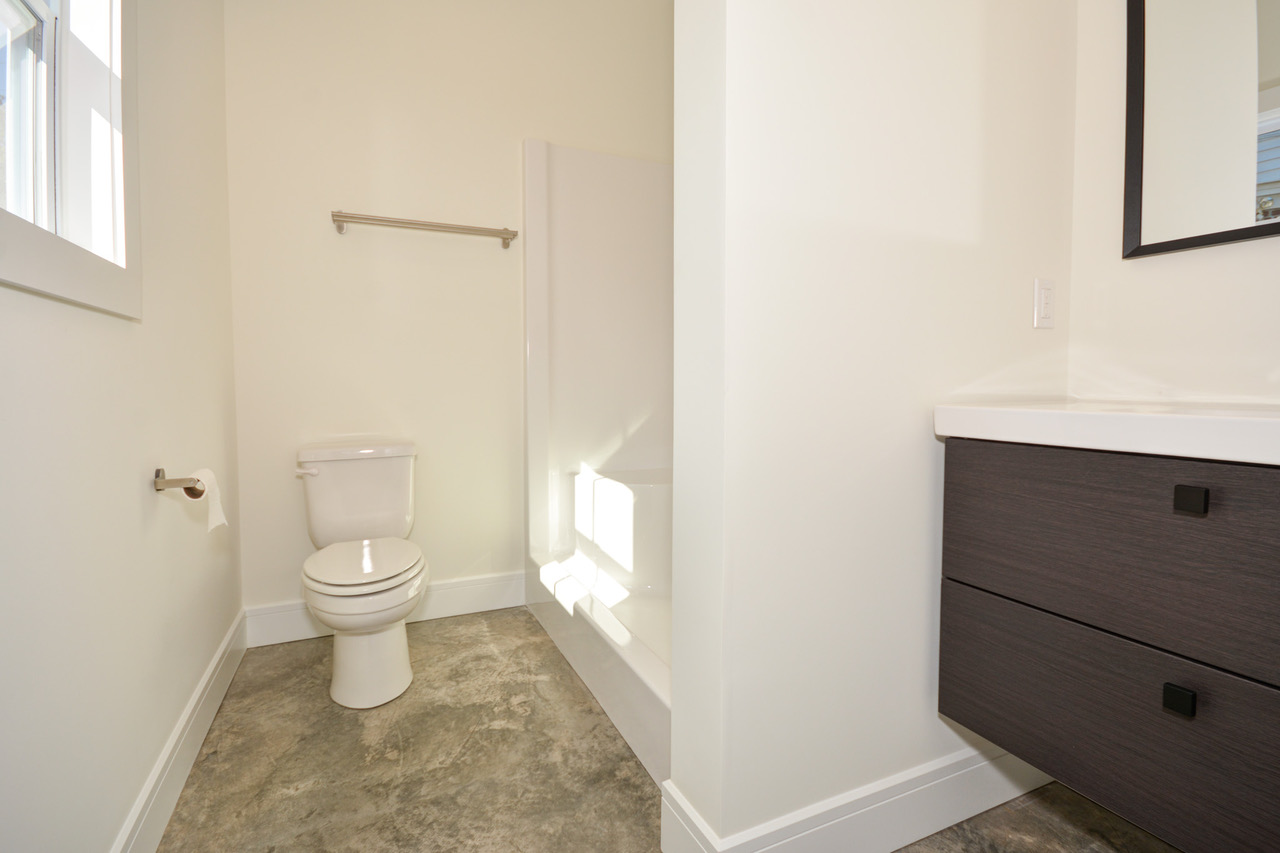 35 Master Bath.jpeg