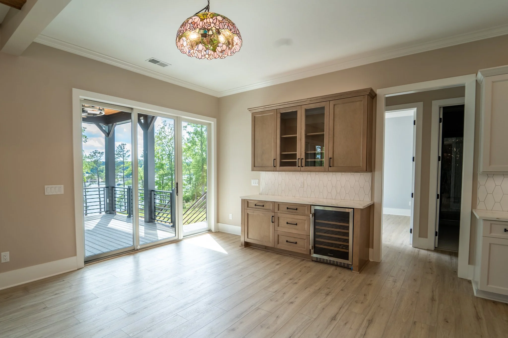 DiningArea01.jpg