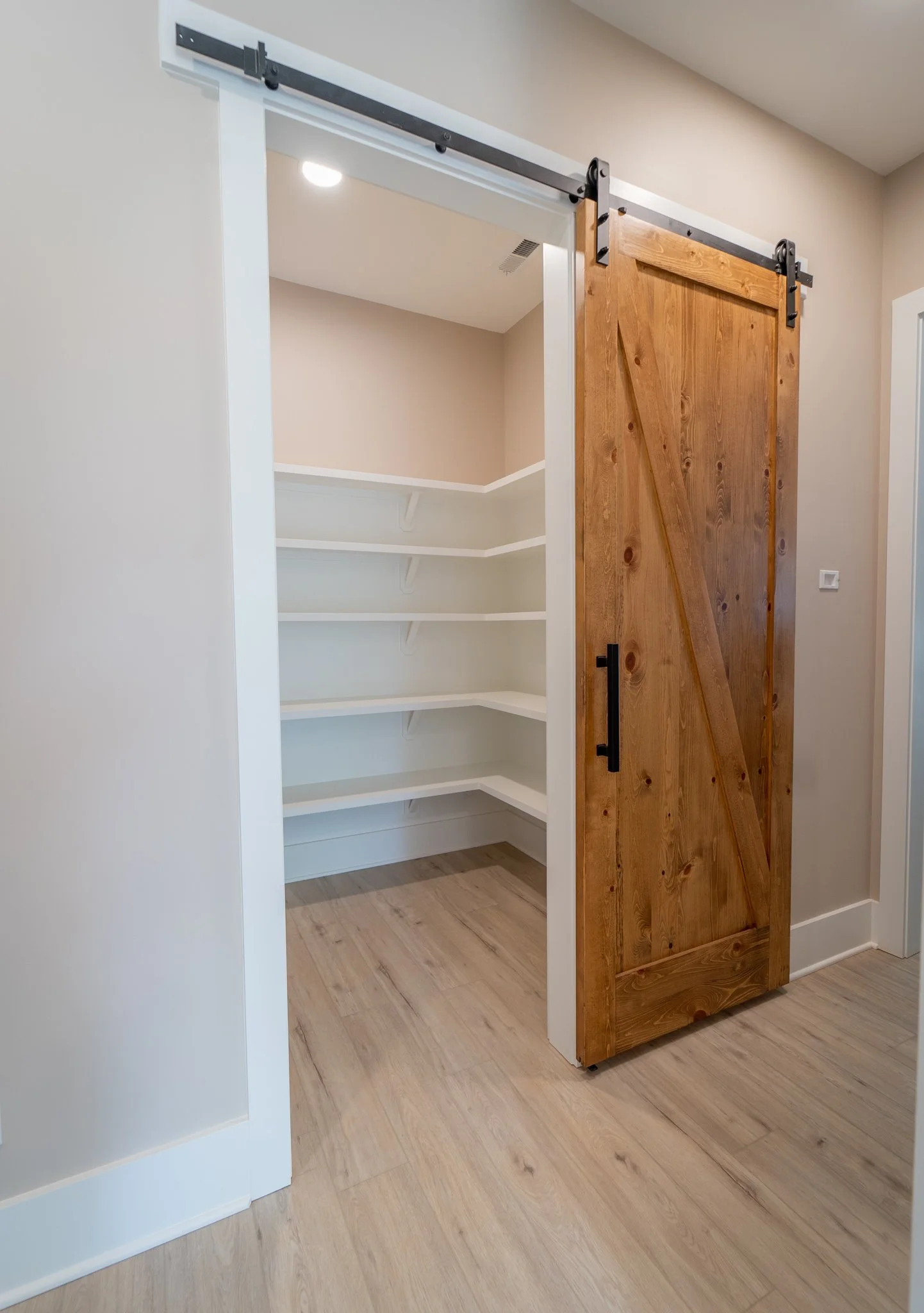 Pantry02.jpg