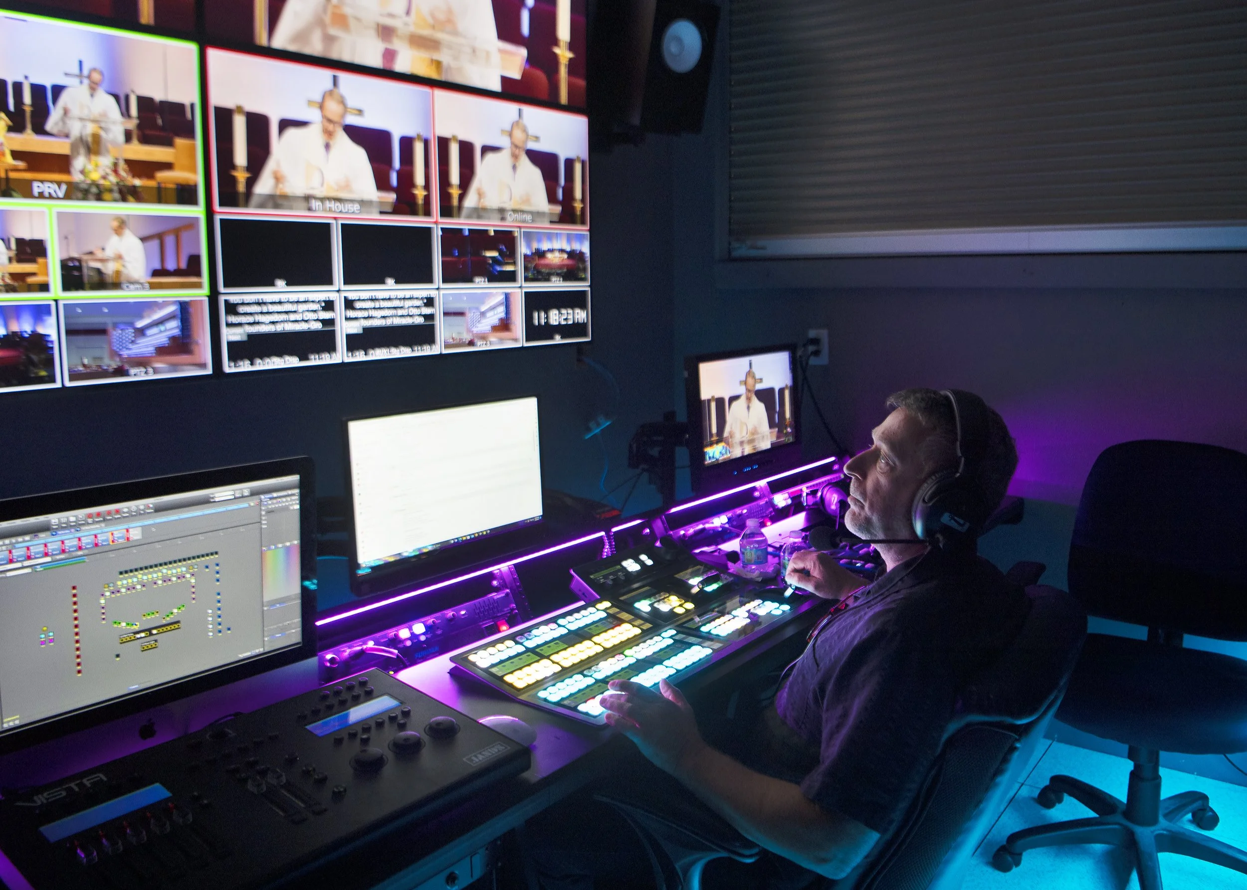  Arianna Bennett / Daily Sun - Multimedia Audio Specialist, Jim Petrone {cq}, operates the livestream system on Sunday, Aug. 6, 2023, at New Covenant United Methodist Church.  
