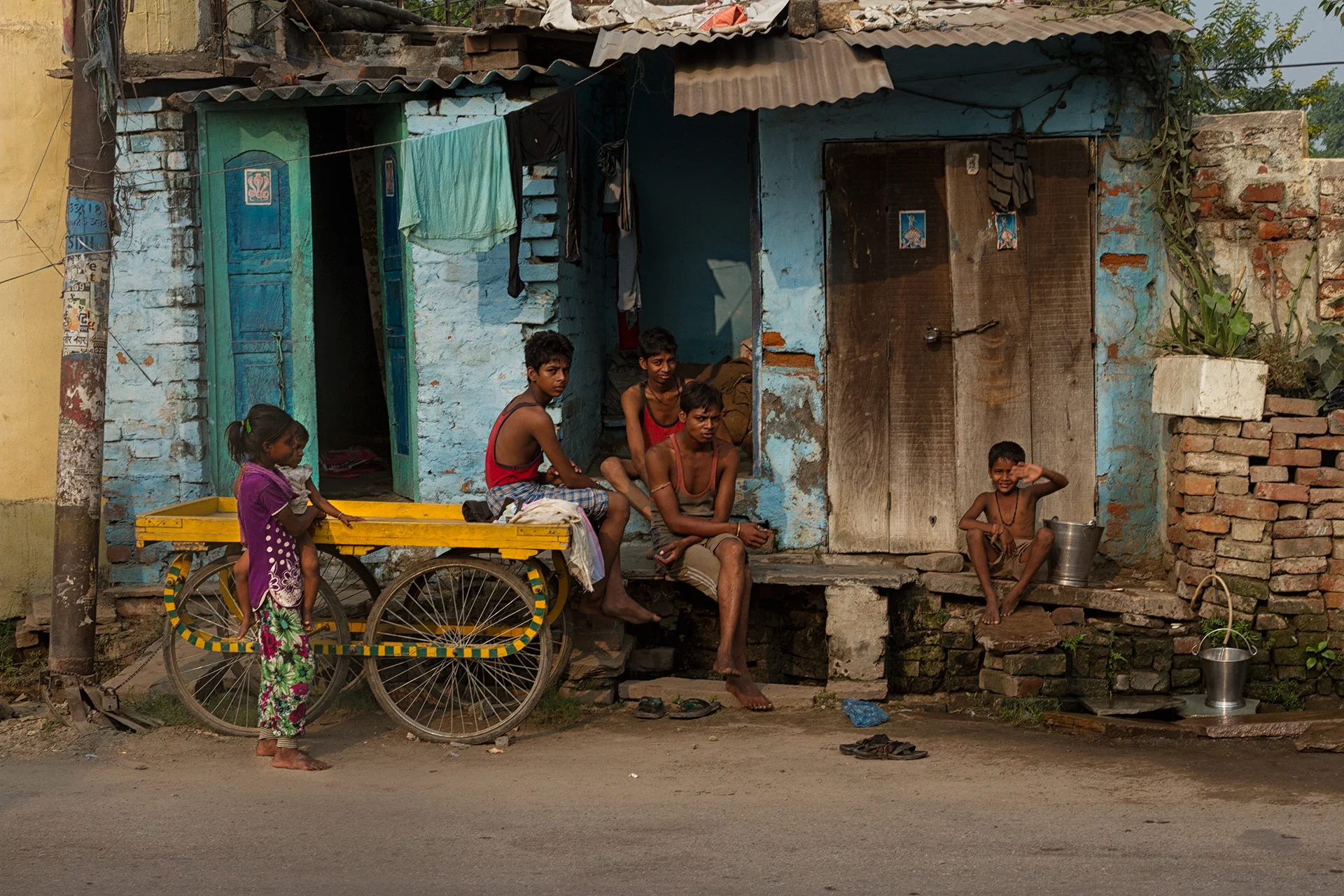 Kids_in_Front-_of-House_varanasi.jpg