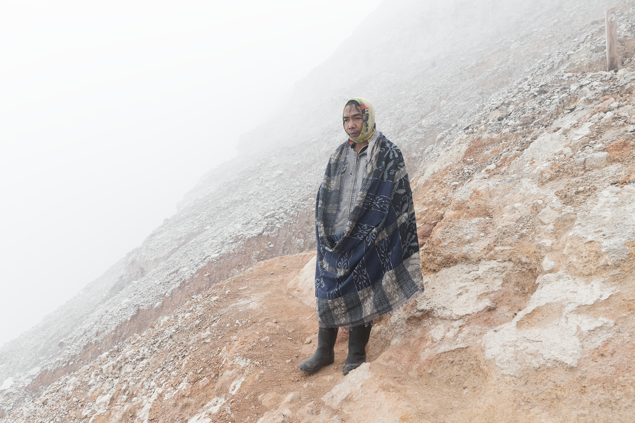 Ijen_Miner_Standing.png