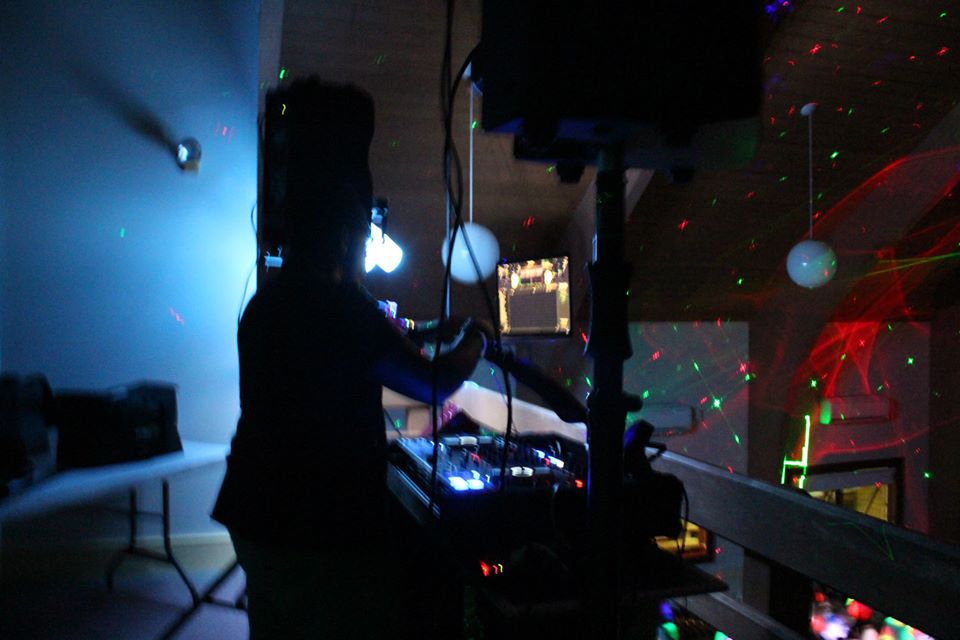 DJ+Shamar+provides+a+spectacular+light+show..jpeg