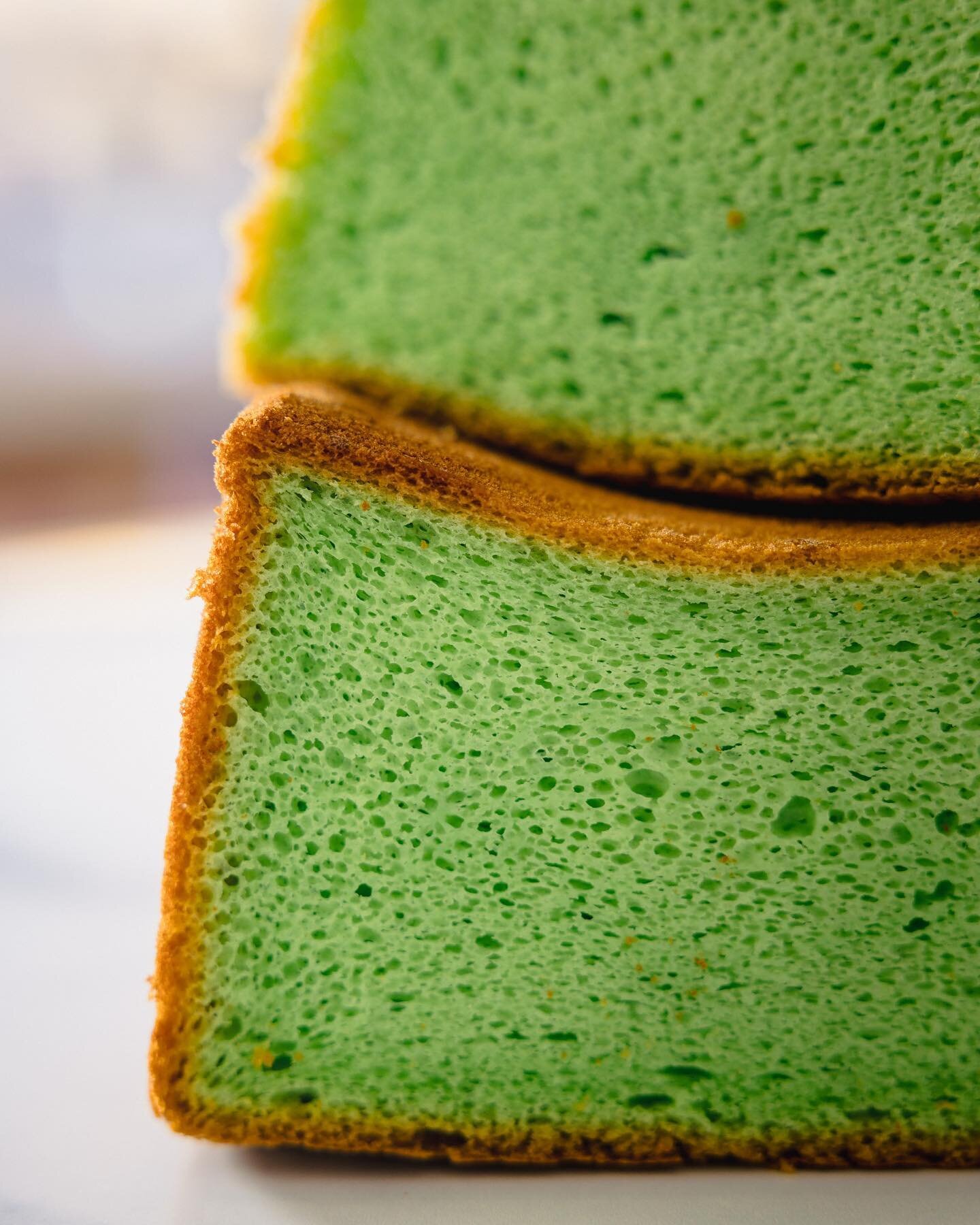 We&rsquo;re bias, but the pandan chiffon cake is our favorite. Soft, smooth and light 🥰

#chiffoncake #momandpop #greenwaffle #bakedgoods #bakedgoodies #foodporn #eatersf #bayareawhatsin #dessertofinstagram #sfeats