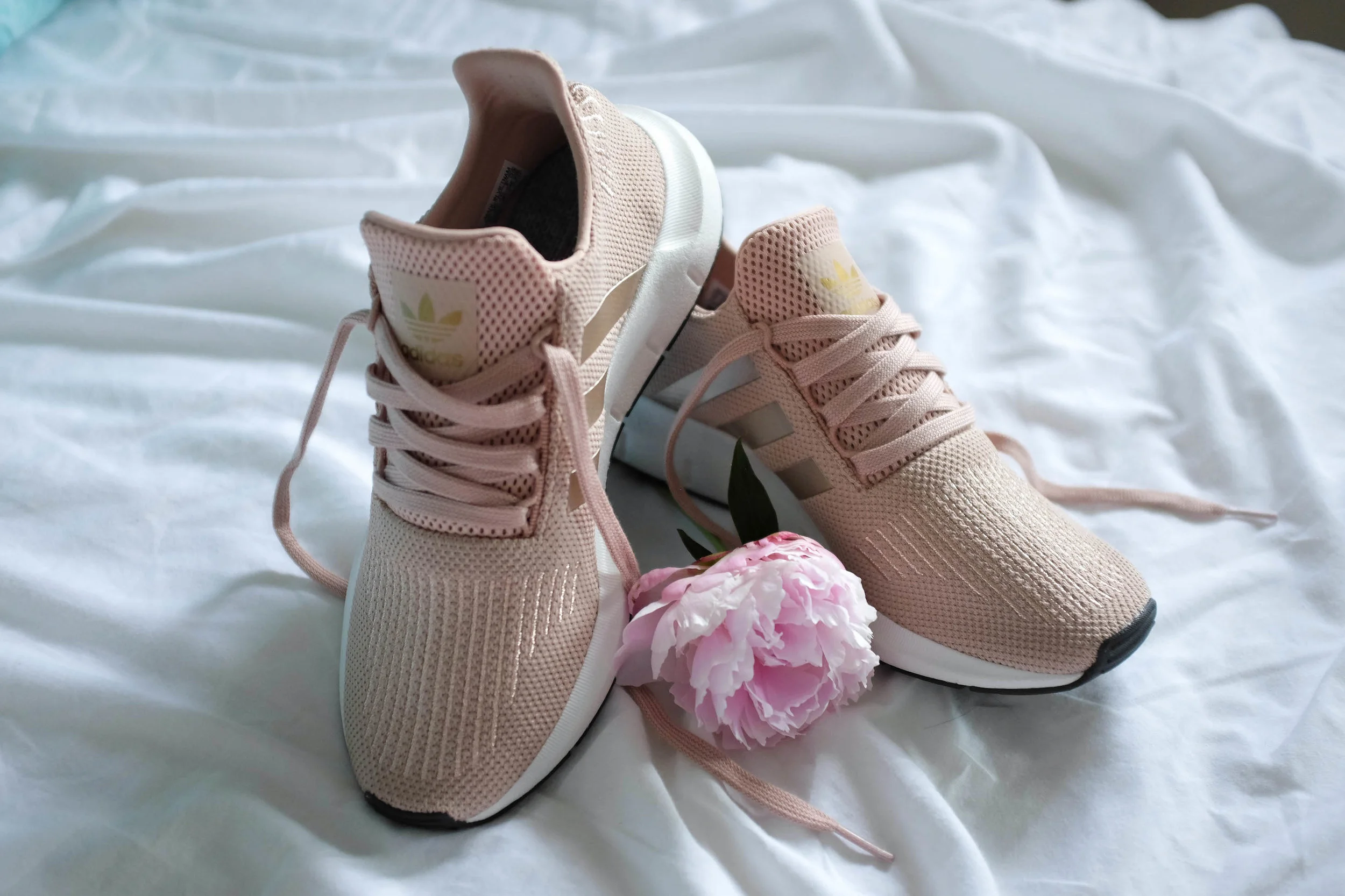 Adidas Originals Swift Run in Dust 