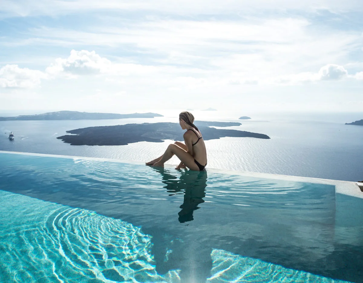Бассейн Infinity Pool