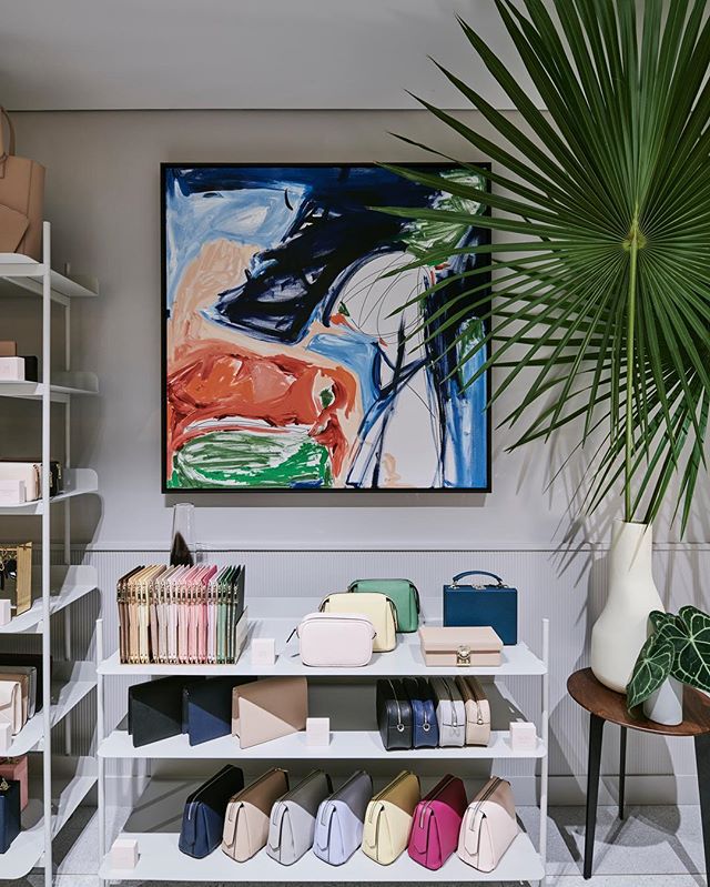 All in the detail 🌿 @stevecordony guest edit of @thedailyedited apartment.