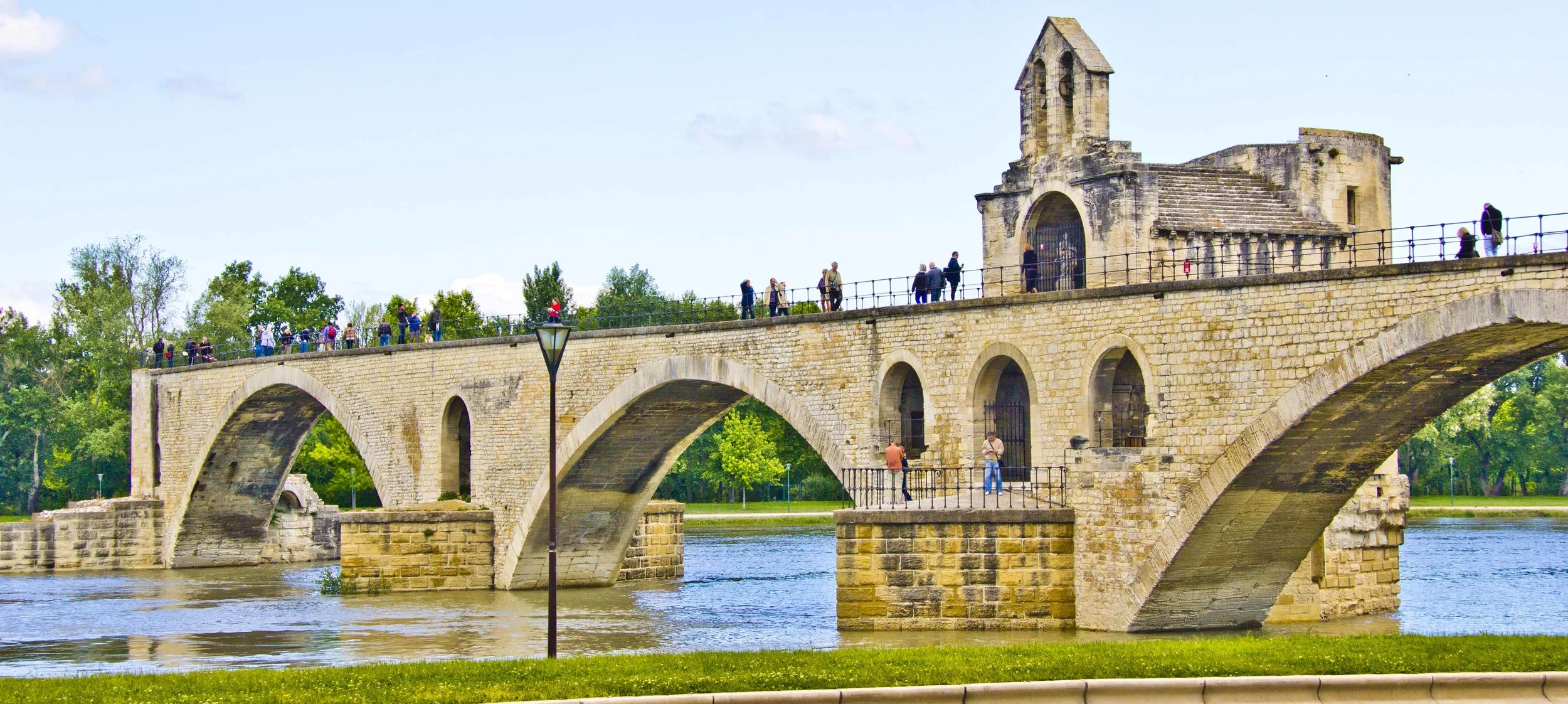 Sur Le Pont D'Avignon