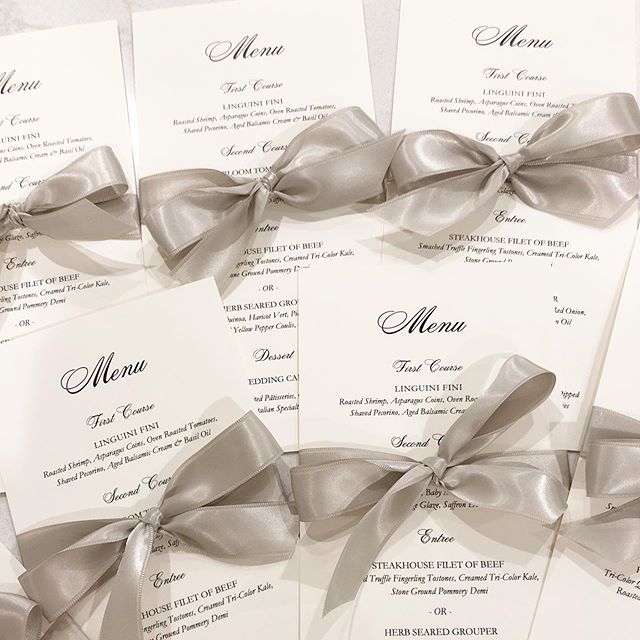 Complete the look: custom menus all wrapped up and tied with a bow! 🌟👌🏼 #weddingwednesday #loveprettyinvites #weddingaccessories #weddingdetails