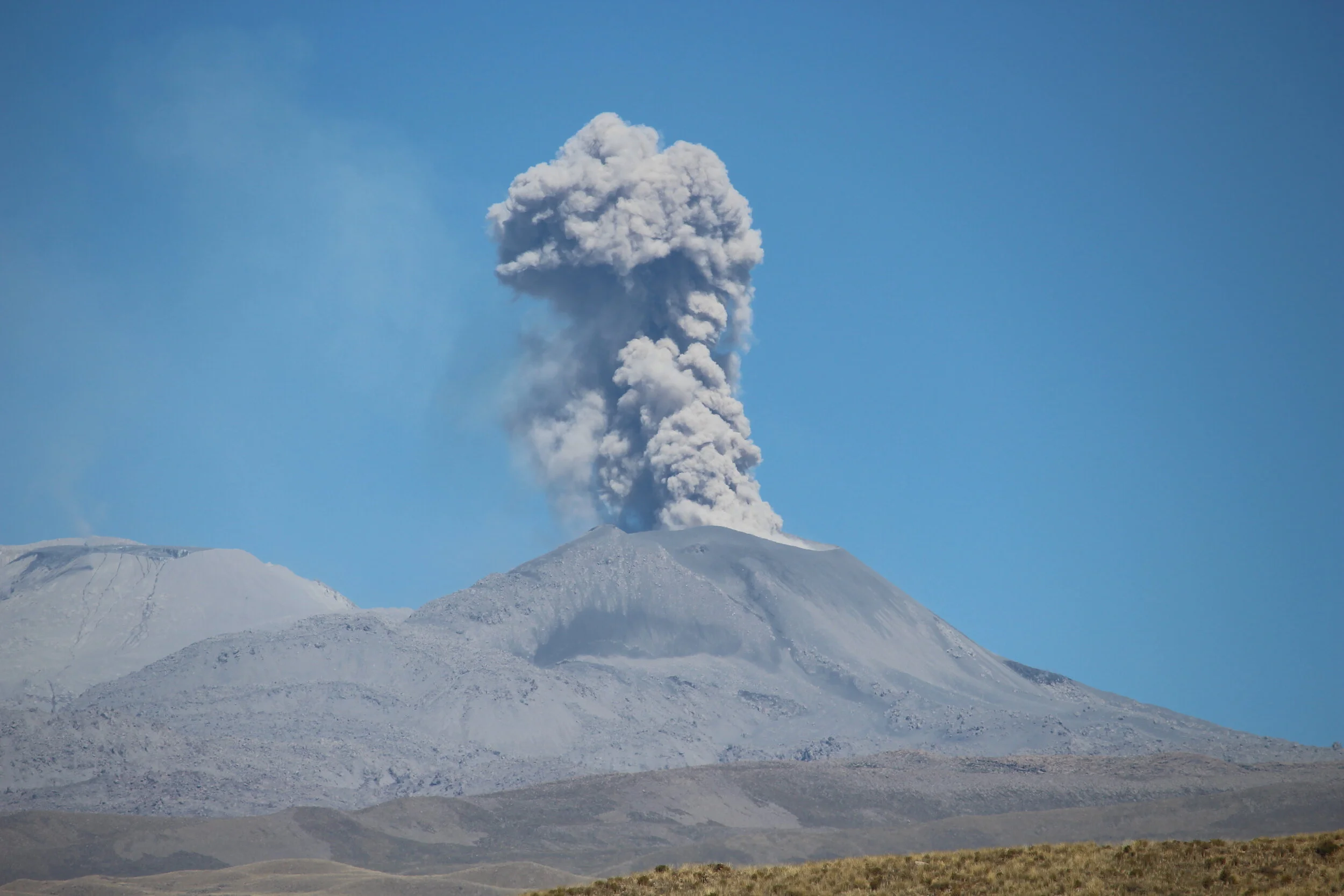 the active Sabancaya volcano, viewed from Yanque, Peru