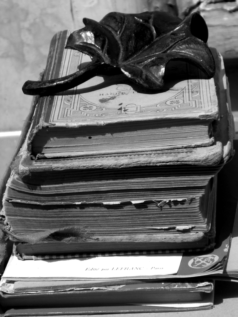Old Books on Rue Defly in Nice 2