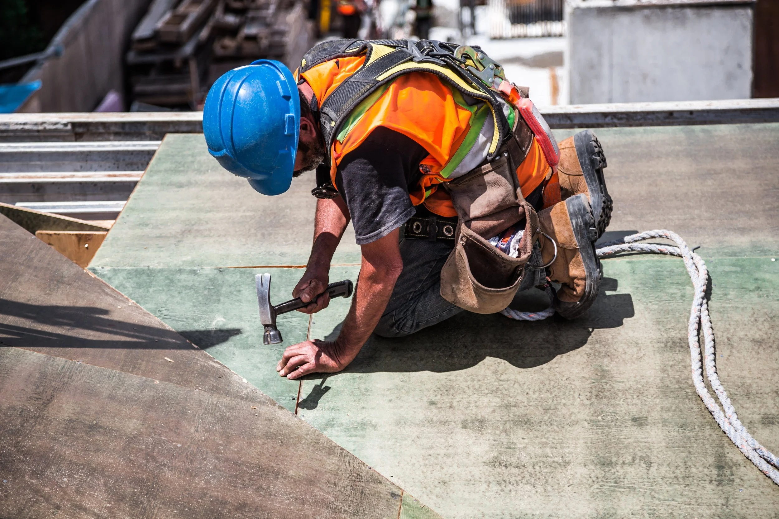 Construction worker wearing hardhat works on job site - Q&A with Procore and GoFormz mobile forms