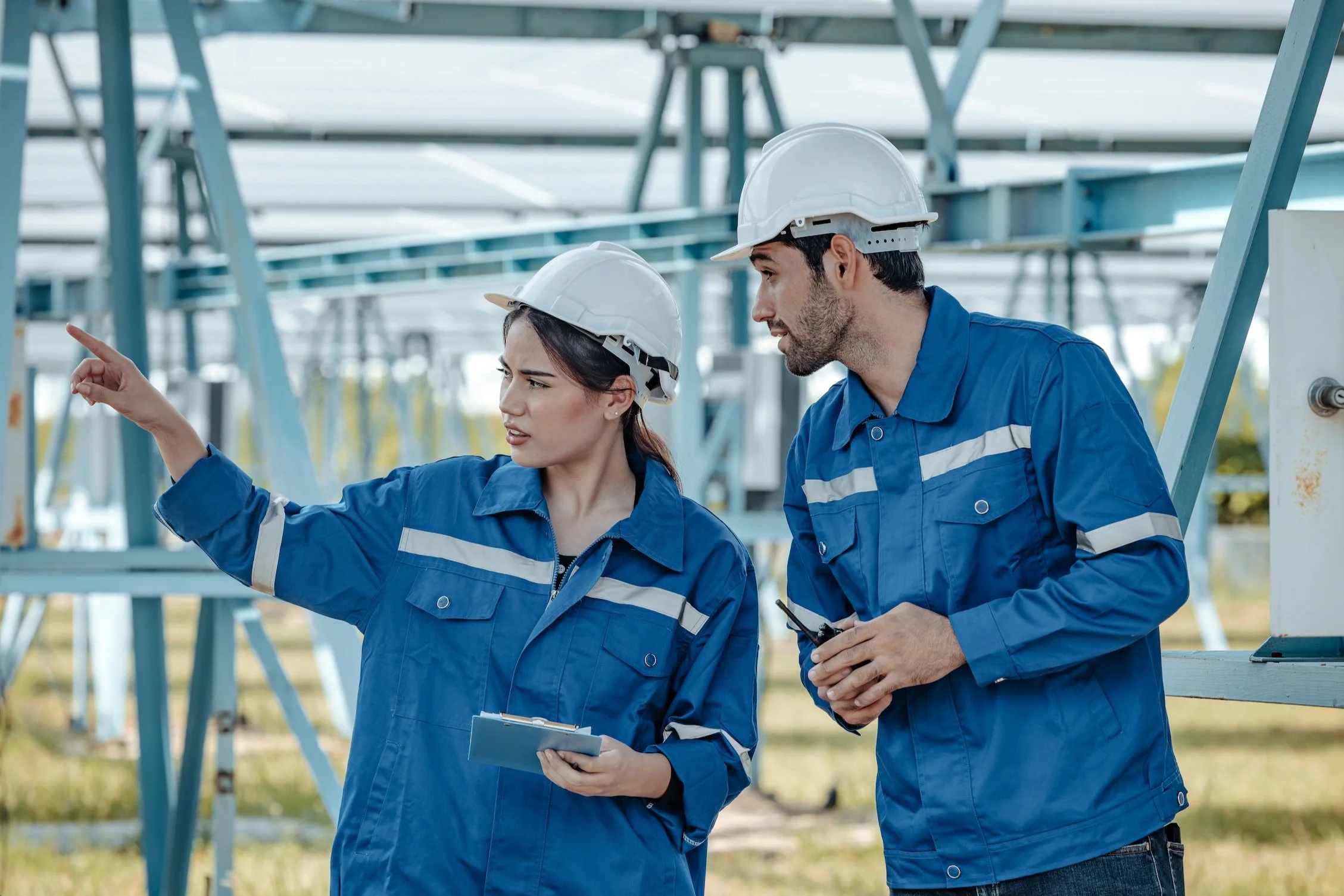 Implementing IoT Solutions for Real-Time Field Service Monitoring