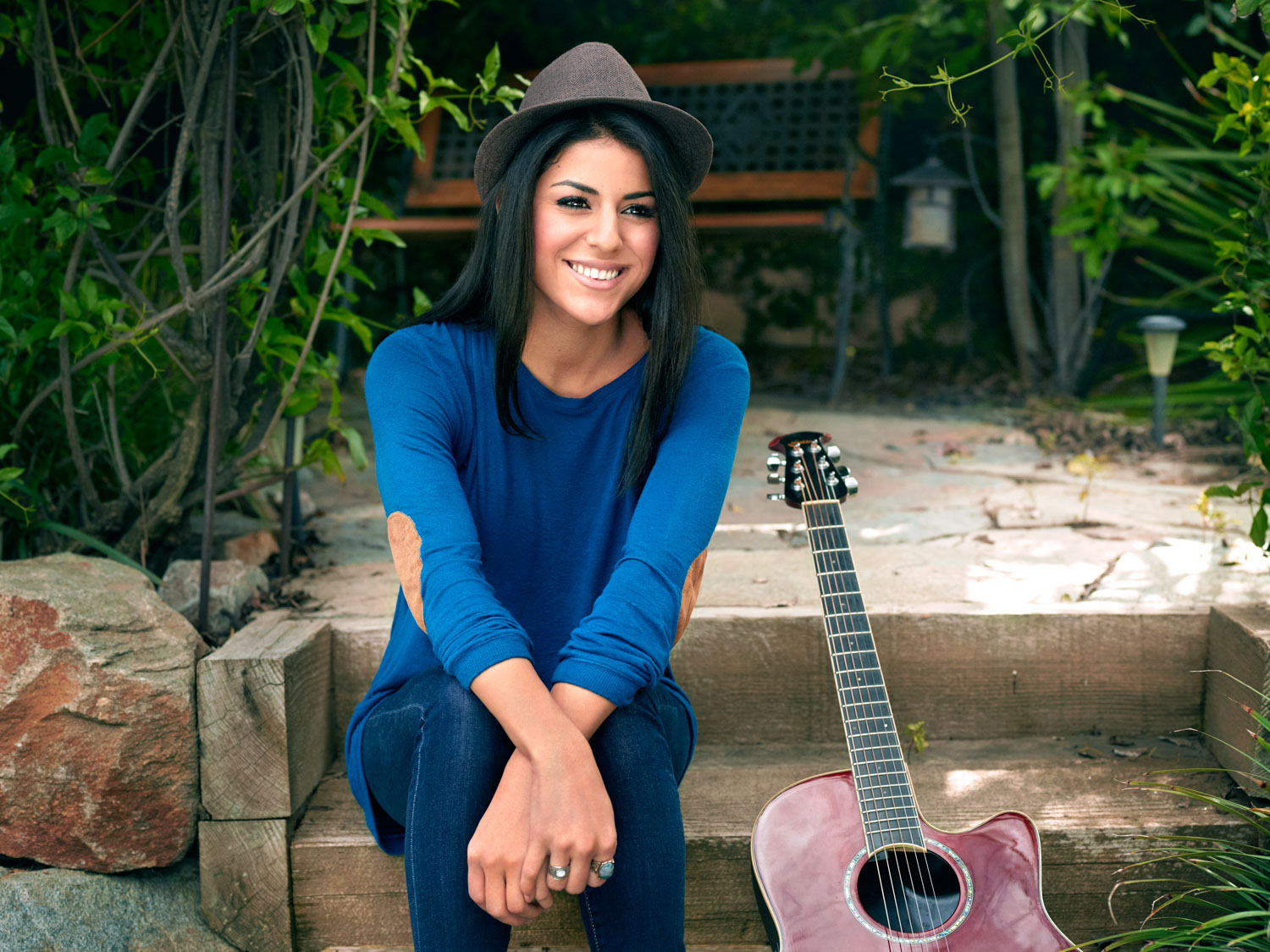 VeronicaSixtosPhotoshoot-2-Outdoors-153_Alt_v2Cy-1500px-Portrait-Editorial-LosAngeles-SeanMoore-NaturalLight-VeronicaSixtos-Musician.jpg