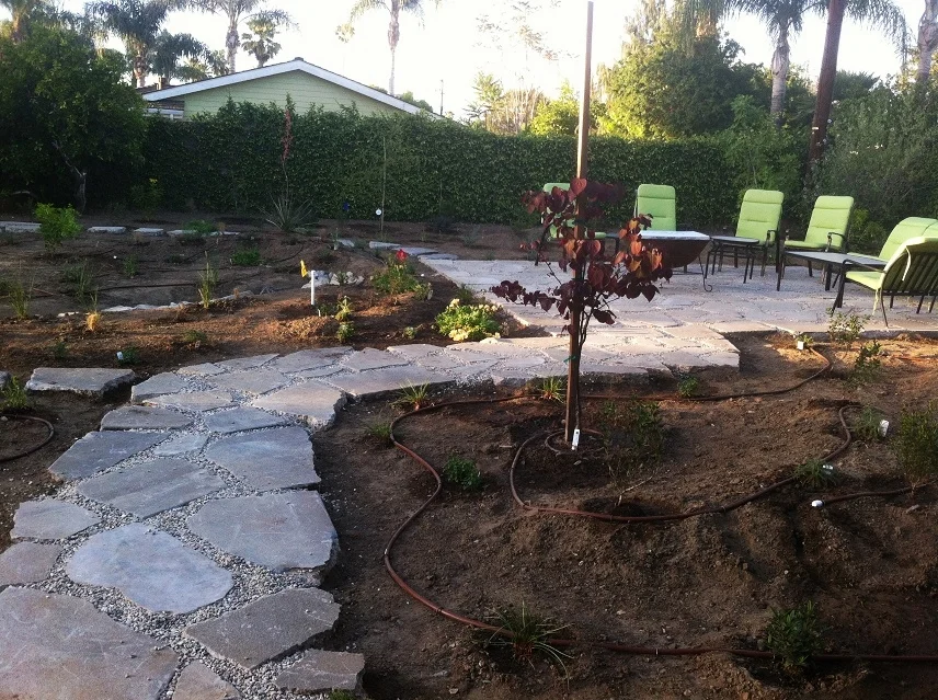 31 - Back Yard Planting Mulch Hardscape.JPG