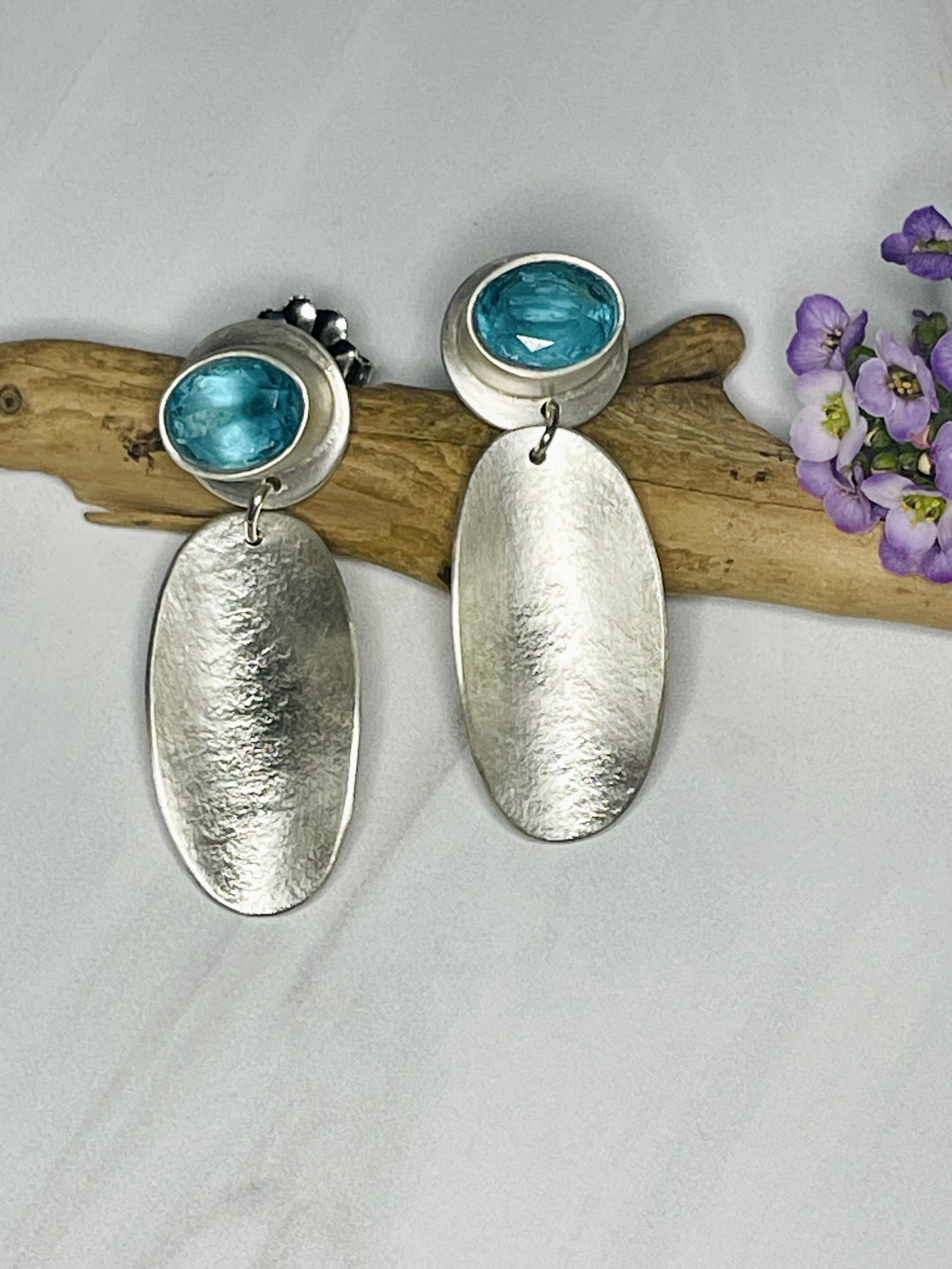 Lisa Gent - Moss Oval Earrings in Fine Silver and Apatite