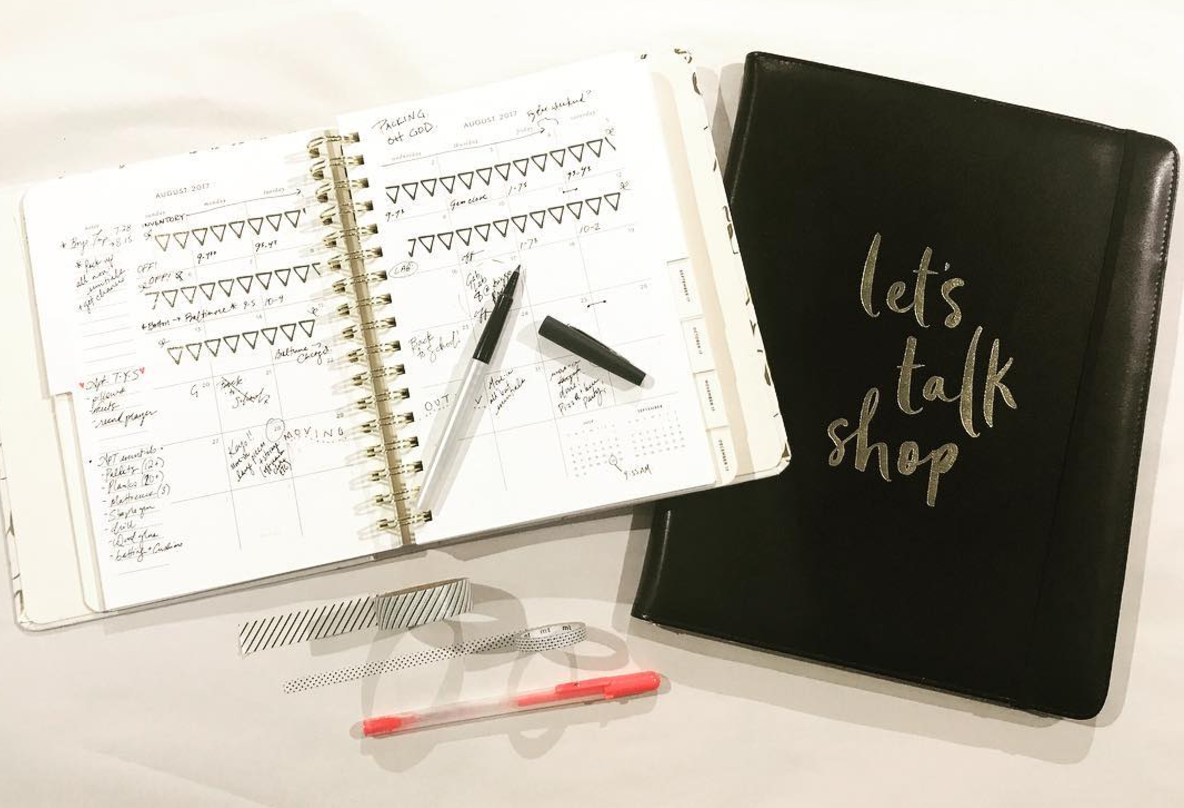 This IS the life, especially for @spottedkettlestudio , our resident boss babe. Her @katespadeny agenda and folio have her organized for the third quarter, and looking fabulous! 